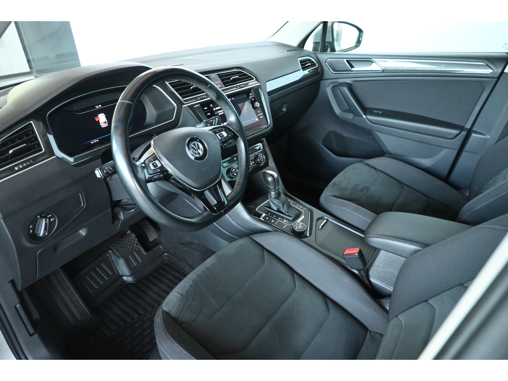 Volkswagen Tiguan 1.4 TSI Automaat 4Motion Highline  Clima Virtual Cockpit Navigatie CarPlay Cruise control Inruil Mogelijk!