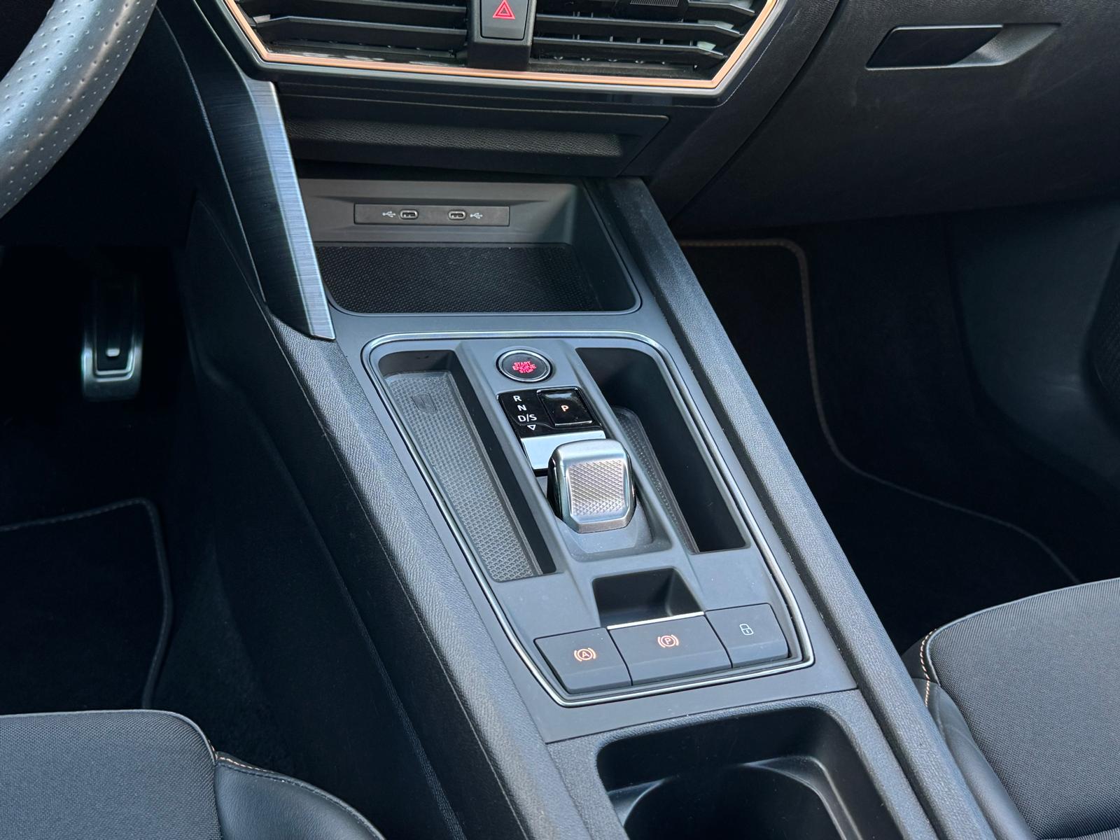 CUPRA Leon Sportstourer 1.4 e-Hybrid 245PK VZ Adrenaline Pano Keyless Schaalstoelen