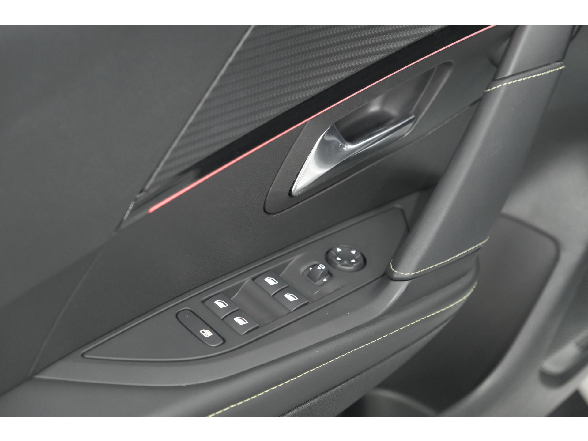 Peugeot e-208 EV GT 50 kWh | 93,7% SOH | Black Pack | Dodehoekdetectie | Camera | Apple Carplay
