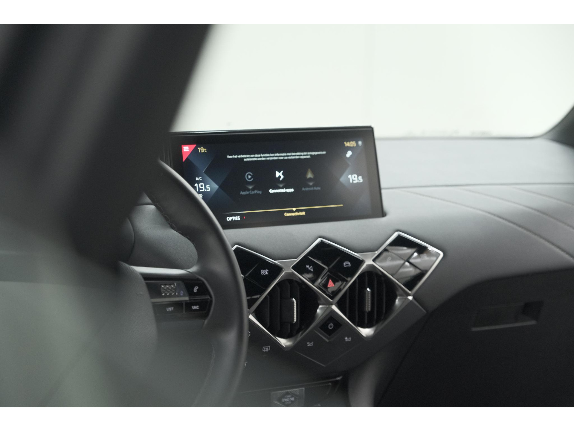 DS 3 Crossback PureTech 100 Montmartre | Parkeersensoren | Apple Carplay | Allseason Banden | Navigatie | Climate Control