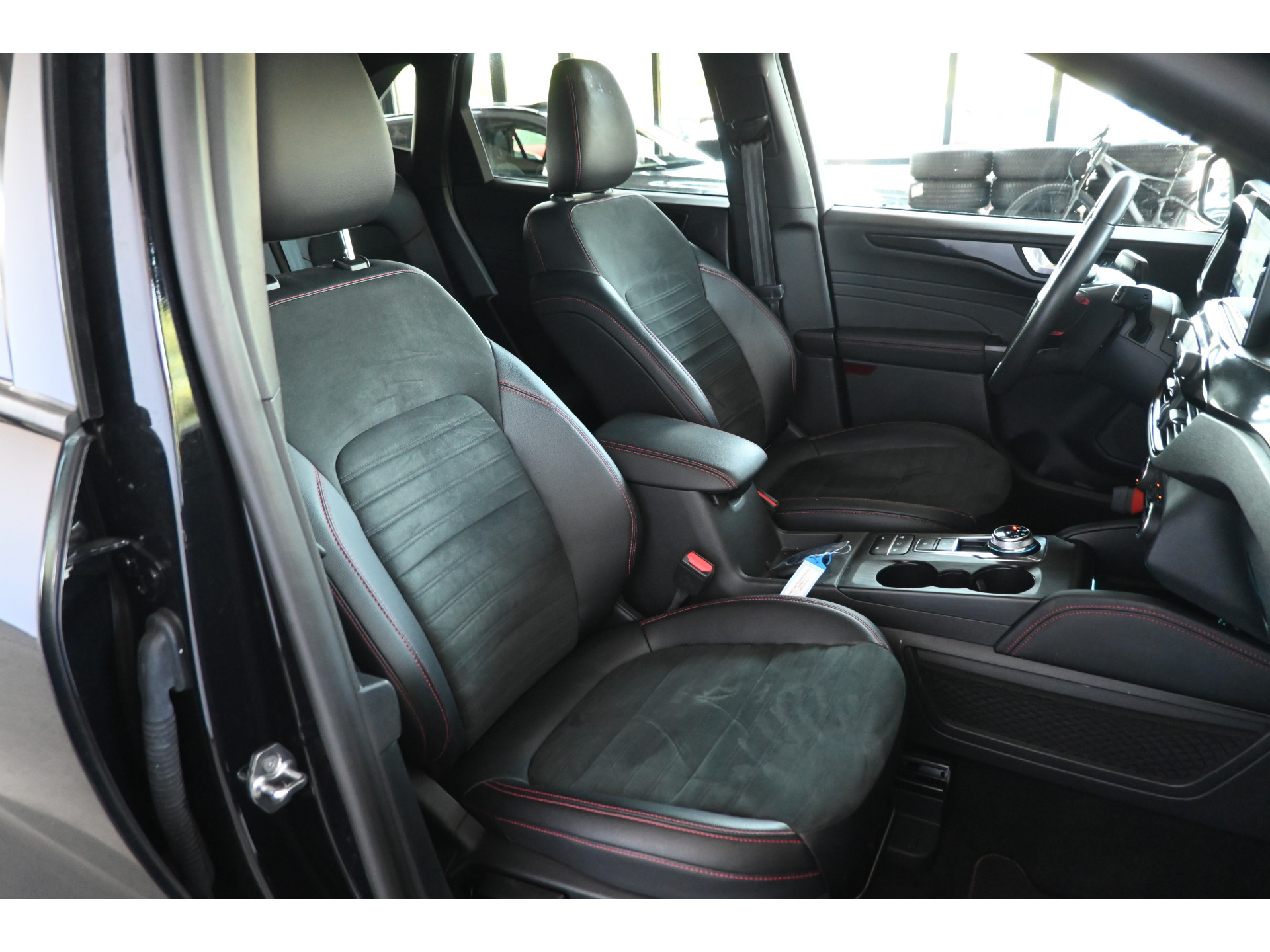 Ford Kuga 2.5 PHEV Vignale Automaat Navigatie Stoelverwarming Head Up! LED Camera Rijklaarprijs! Inruil Mogelijk!