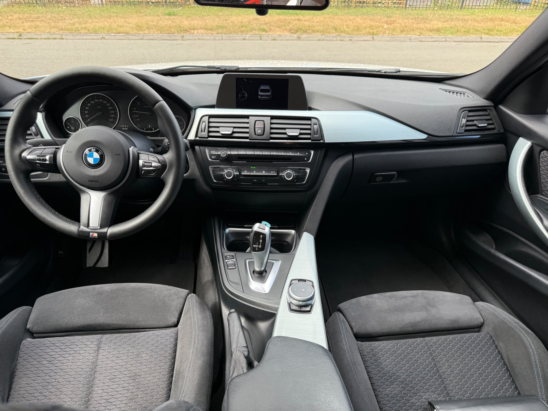 BMW 3-serie 316i M Sport Edition | NIEUWE APK | 3/6 of 12 MND GARANTIE | SCHUIF DAK | NAVI |