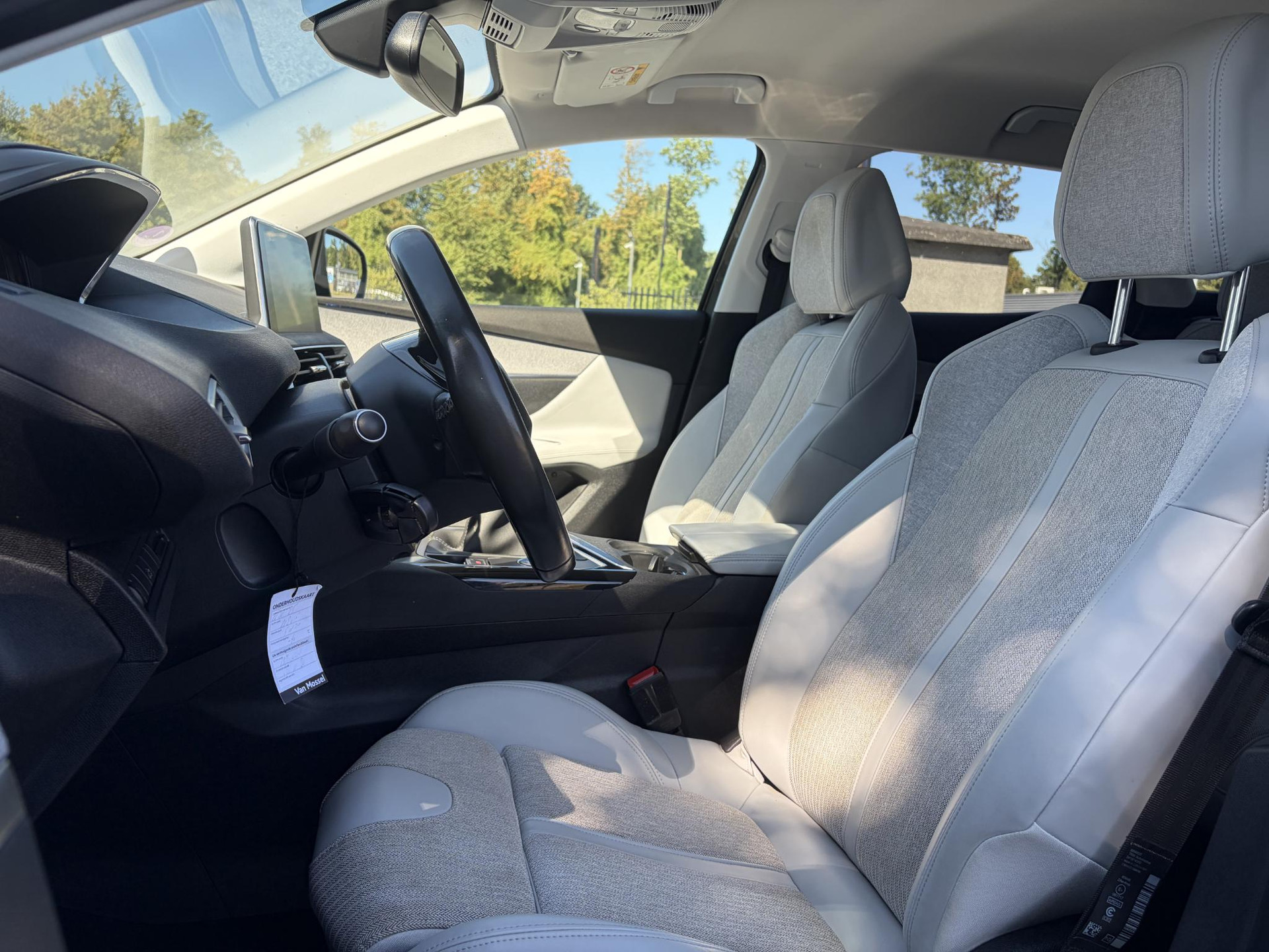Peugeot 3008 1.2 PureTech Allure 2e Eigenaar l D-riem vv in 2023 l 360° Camera l Carplay l Dealer Onderhouden l Keyless l Stoelverwarming l Dodehoek l 6 Bak l Pdc V+A l 131pk l Bj 12-2017 l 19'' Lmv l Apk tot 12-2026