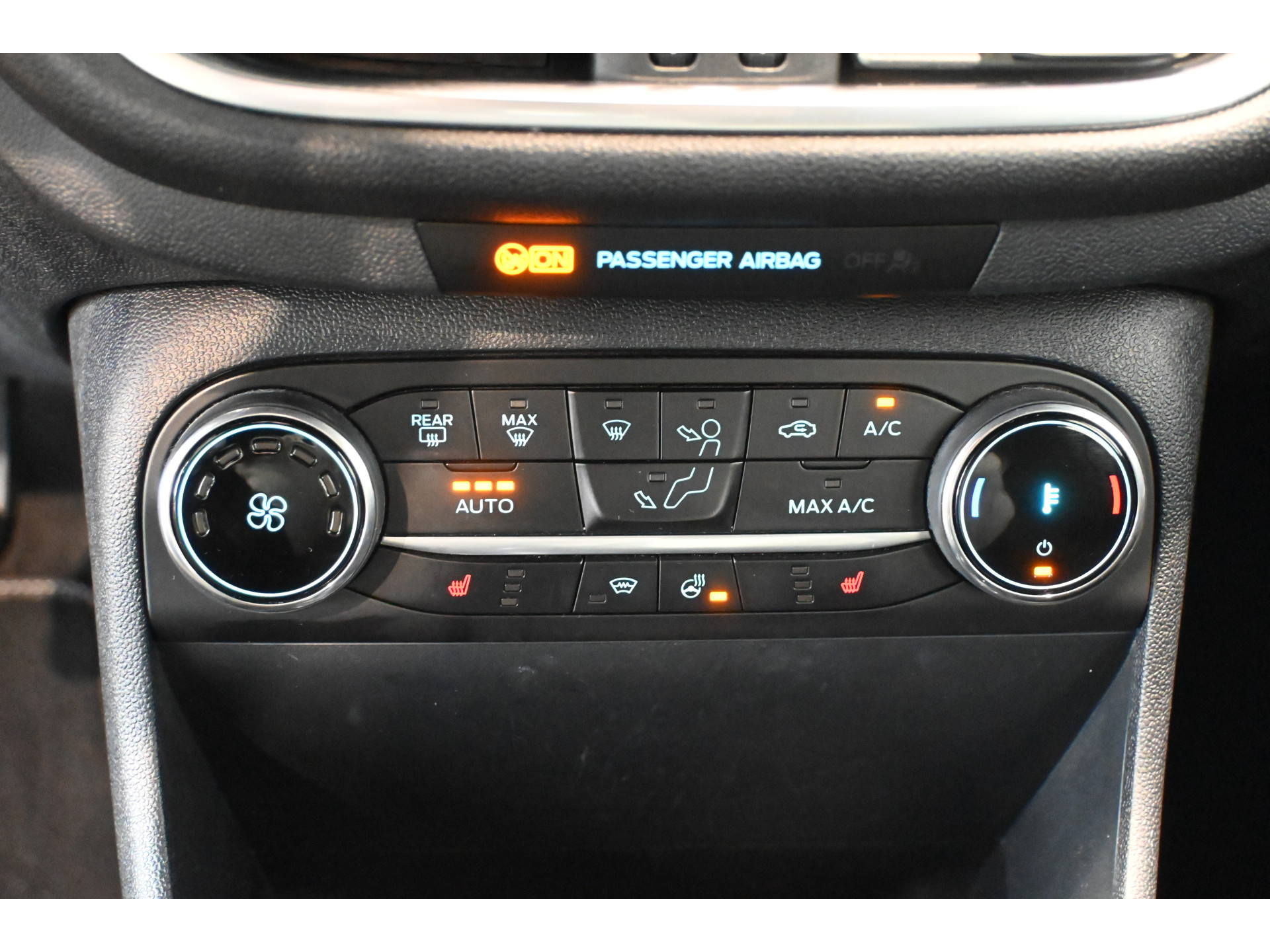 Ford Fiesta 1.0 EcoBoost Hybrid Active X Navigatie Caplay Stoel/Stuurverwarming Goed Onderhouden! Inruil Mogelijk!