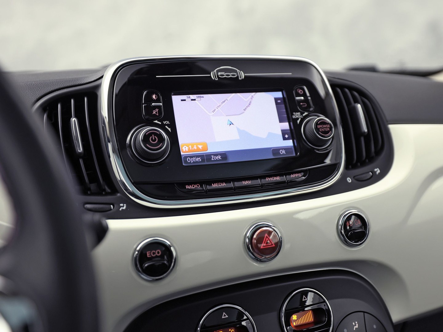 Fiat 500 0.9 TwinAir Turbo Lounge (PANORAMADAK, VIRTUAL COCKPIT, NAVIGATIE, CLIMATE, PARKEERSENSOREN, SPORTSTOELEN, CRUISE, LM VELGEN, NIEUWE APK, NIEUWSTAAT)