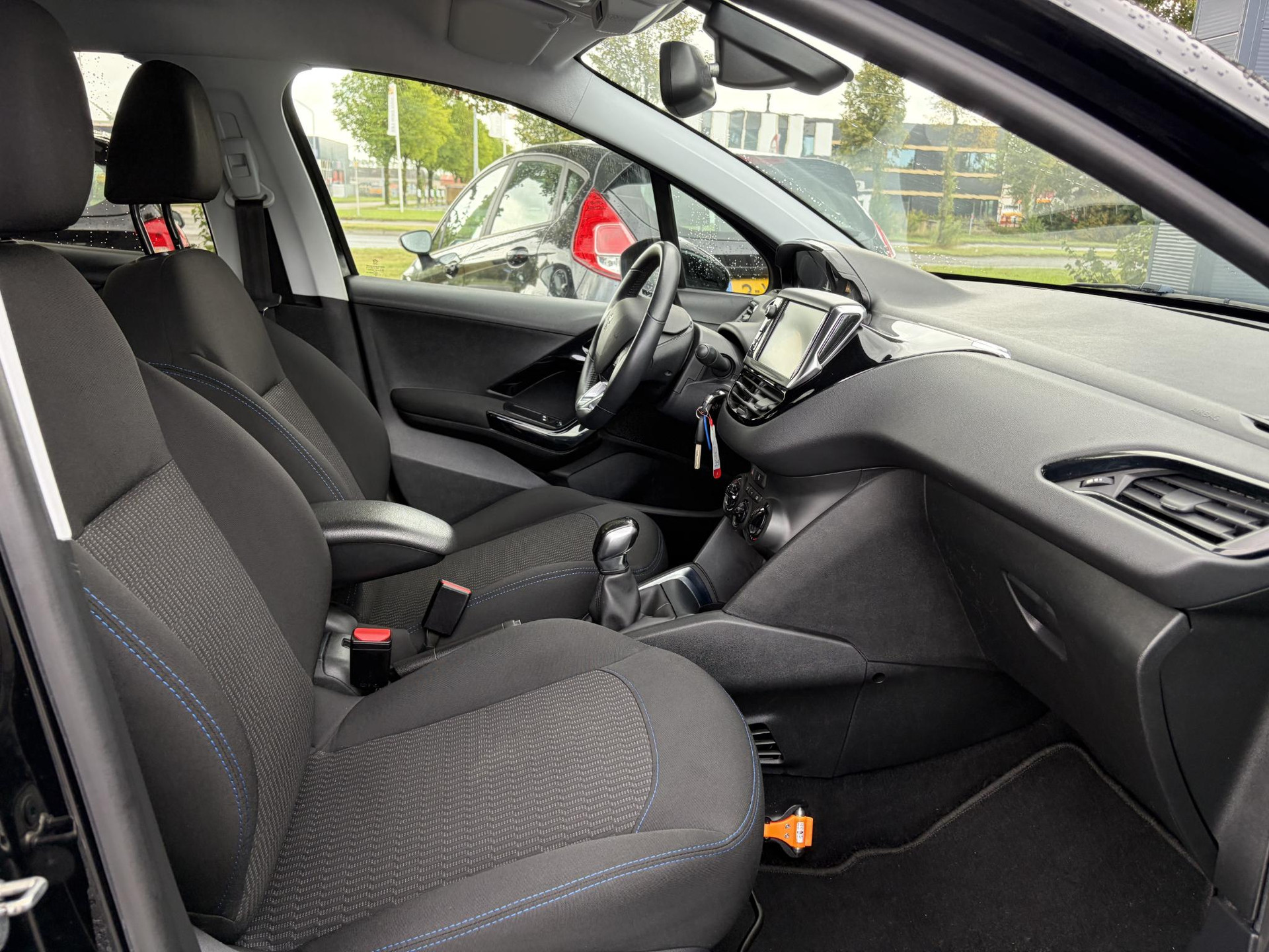 Peugeot 208 1.2 PureTech Signature ✓Net beurt gahad✓Navi✓Carplay✓Lm velgen✓Airco✓Cruise✓5 Deurs✓Pdc✓5 Deurs✓Lm velgen✓N.A.P✓Apk tot 04-2027