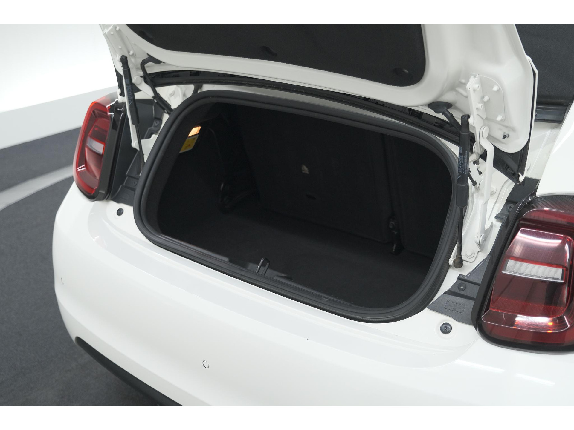 Fiat 500 C Icon 42 kWh | 97,3% SOH | Convenience Pack | Camera | Dodehoekdetectie | Stoelverwarming