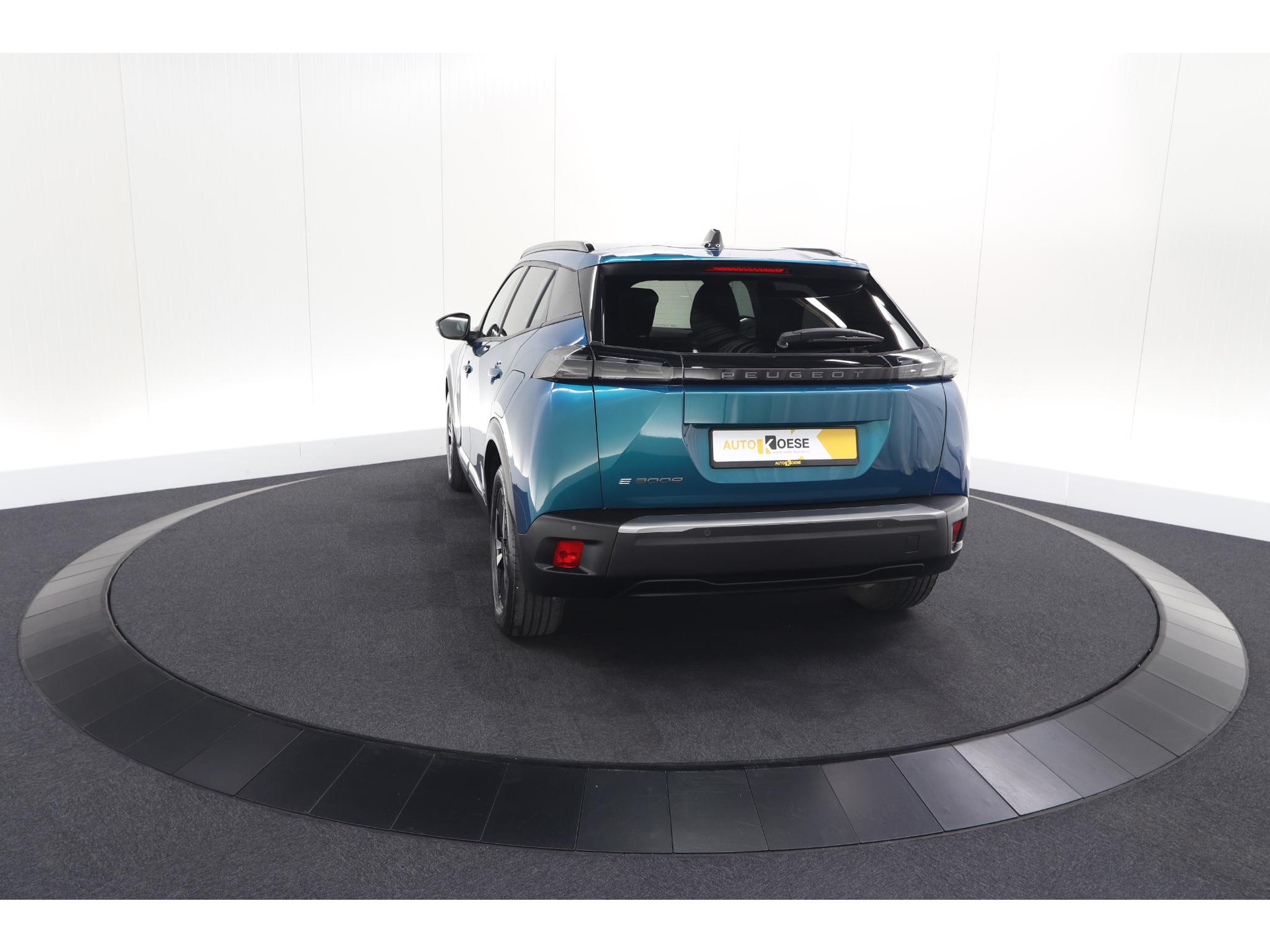 Peugeot e-2008 EV Allure Avantage 54 kWh | SOH 97,7% | 11 KW Lader | Apple Carplay | Parkeersensoren