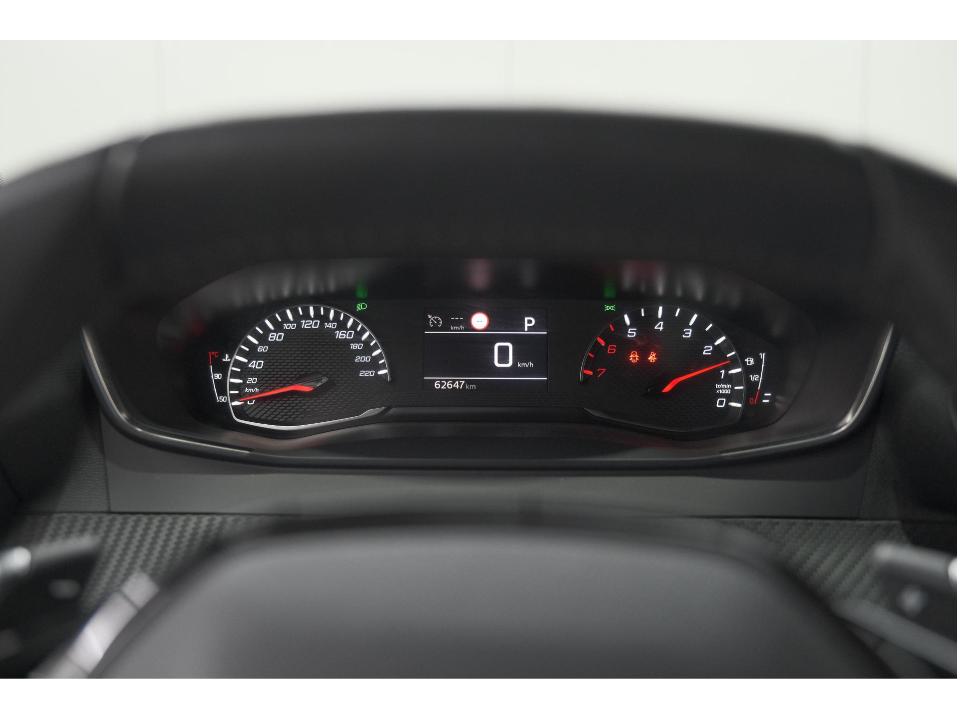 Peugeot 2008 PureTech 130 EAT8 Active Pack | Parkeersensoren | Apple CarPlay | Climate Control | Stoelverwarming