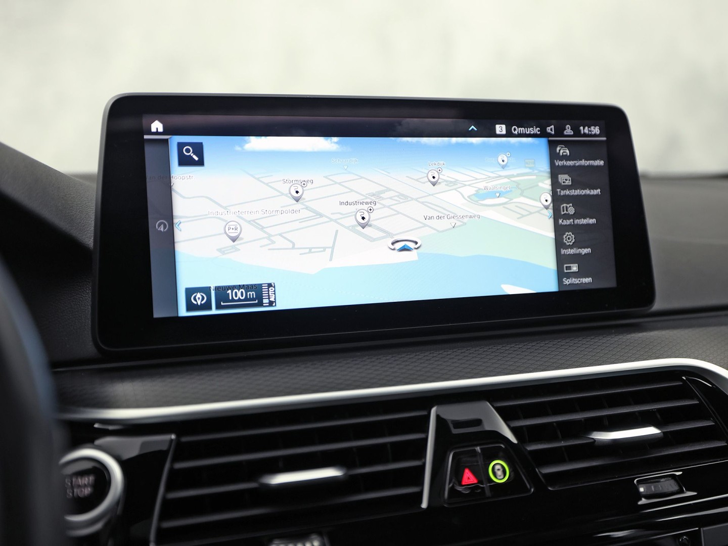 BMW 5 Serie 530e M Sport High Executive 293Pk (PANORAMADAK, M PAKKET, LASER LED, HEAD-UP DISPLAY, 360 CAMERA, MEMORY SEATS, HARMAN/KARDON, TREKHAAK ELEKTRISCH, STOELVERWARMING ACHTER, DISPLAY KEY, NIEUWSTAAT)