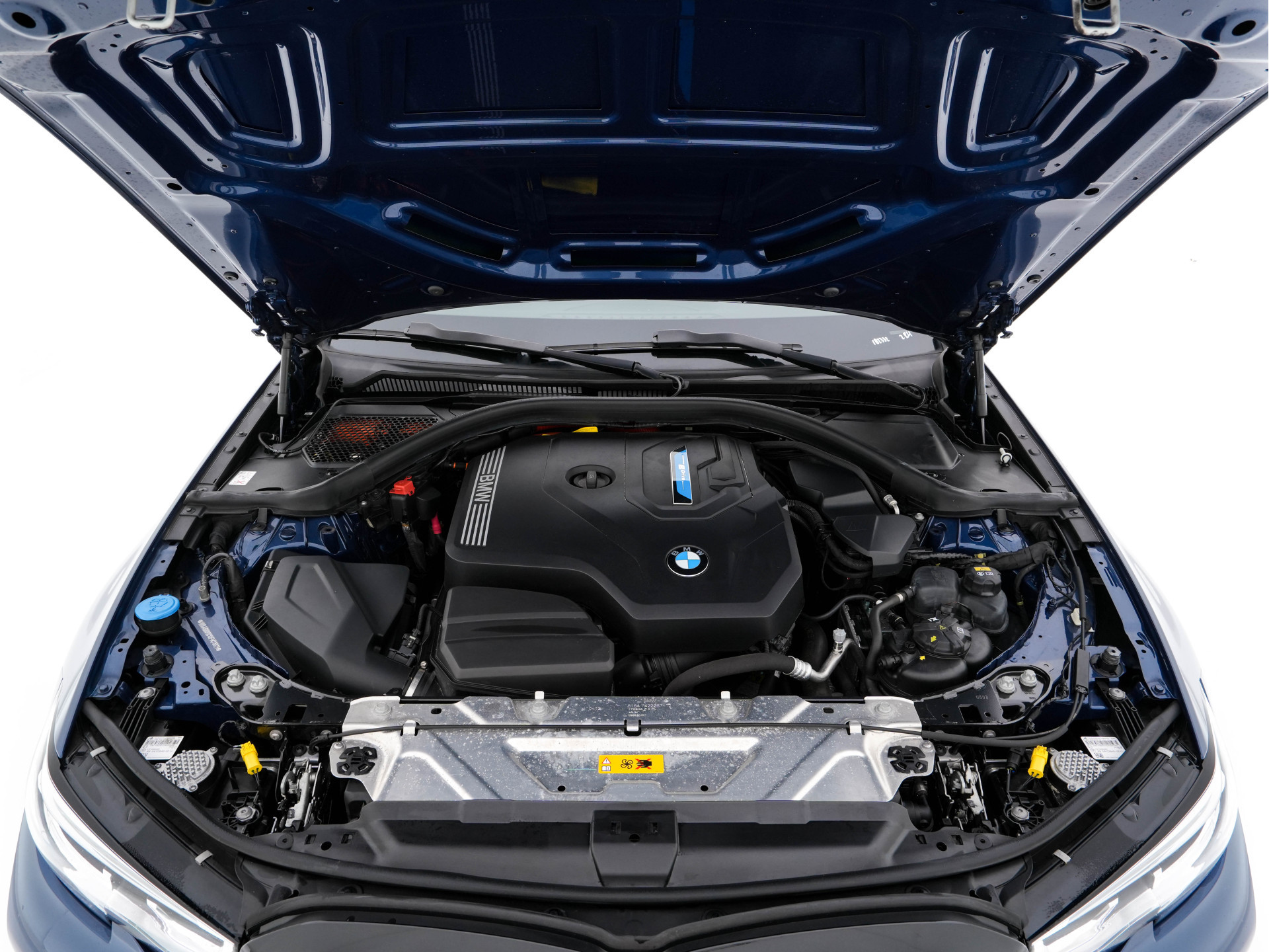 BMW 3-serie Touring 320e Business Edition Plus [Plug-In] (INCL-BTW) Aut. *LEATHER | FULL-LED | HEATED-SPORTSEATS | DIGI-COCKPIT | HIFI-SOUND | NAVI-FULLMAP | PRIVACYGLASS | PDC | AMBIENTLIGHT | DAB | KEYLESS | TOWBAR | 17"ALU* *