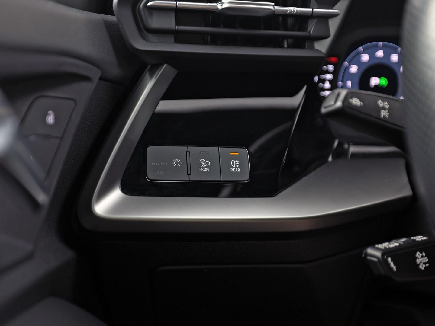 Audi A3 Sportback 30 TFSI S-Line Automaat (2X S-LINE, APPLE CARPLAY, STOELVERWARMING, PLAT S-LINE SPORTSTUUR, GETINT GLAS, SPORTSTOELEN, PARKEERSENSOREN, NIEUWSTAAT)