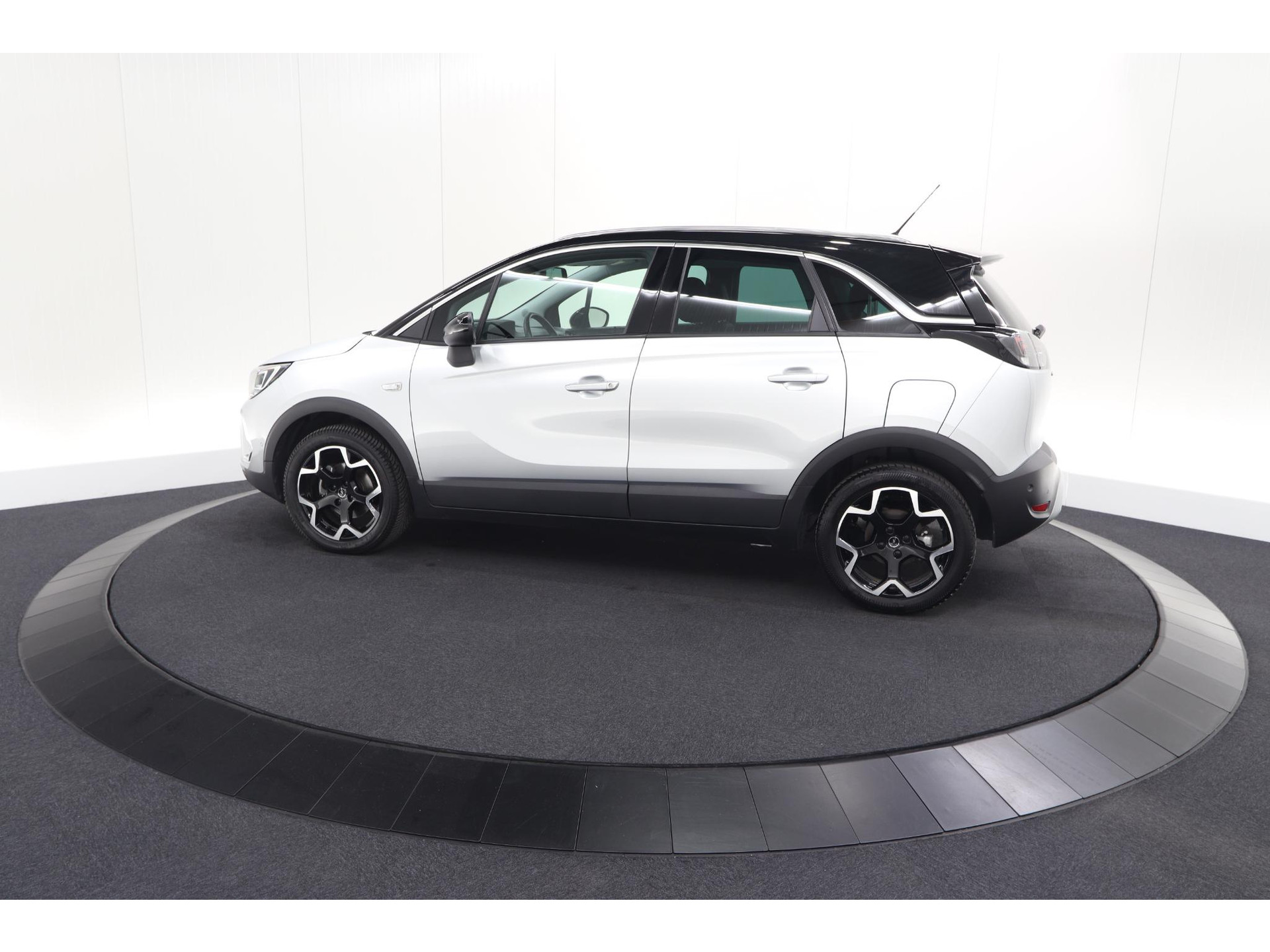 Opel Crossland 1.2 Turbo Ultimate | Camera | Dodehoekdetectie | Comfort Pakket | Apple Carplay