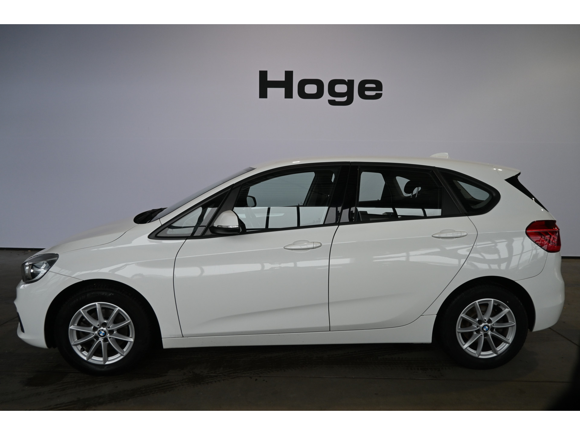 BMW 2-serie Active Tourer 218i Airco Trekhaak LED Lichtmetaal Rijklaarprijs Inruil Mogelijk!