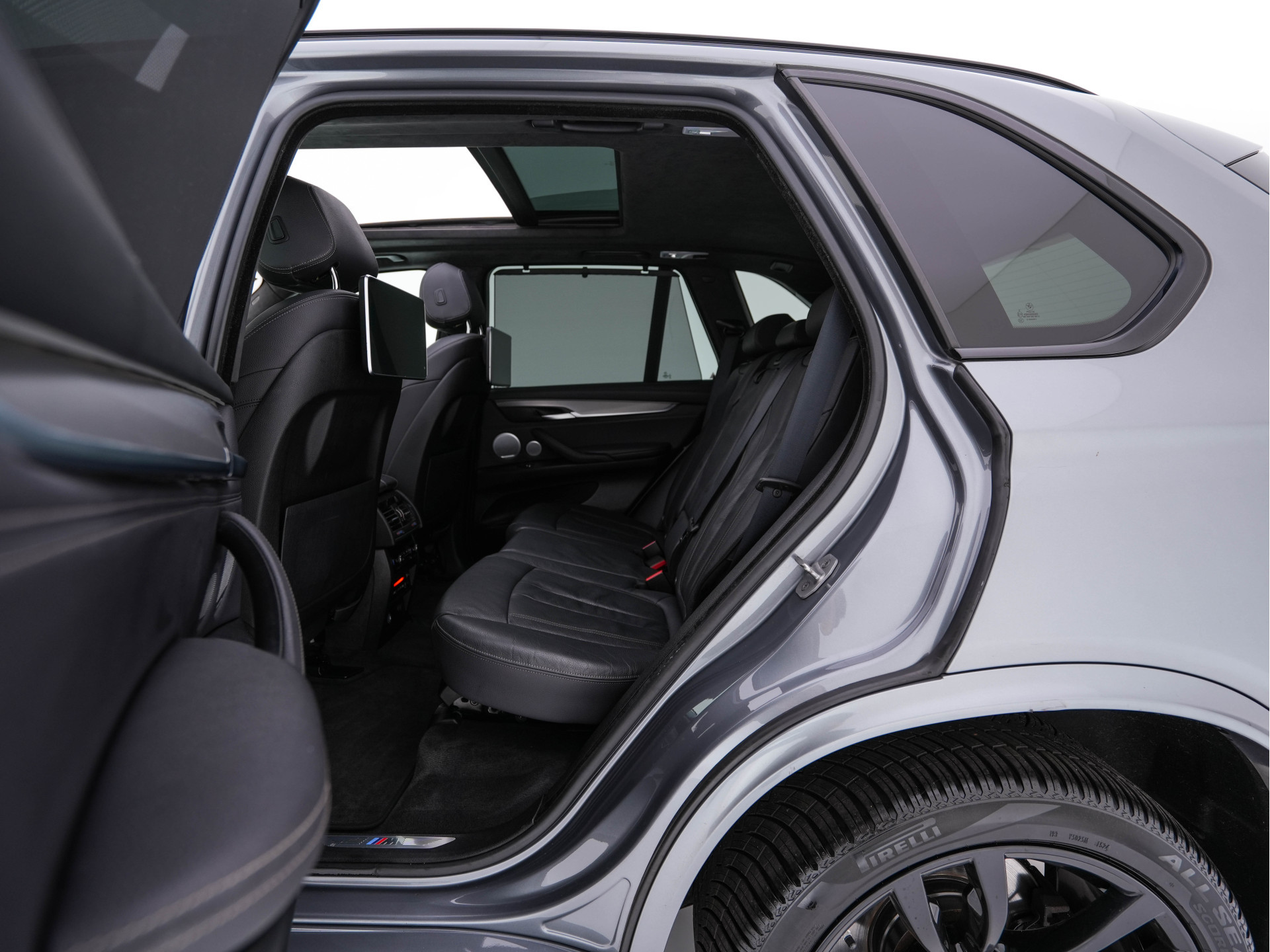 BMW X5 M50d M-Aerodinamica Aut. *PANO | HEAD-UP | LEATHER | ADAPTIVE-CRUISE | SOFT-CLOSE | BANG&OLUFSEN | TOP-VIEW | BLINDSPOT | NIGHT-VISION | MEMORY-PACK | DIGI-COCKPIT | HEATED-COMFORTSEATS | NAVI-FULLMAP |