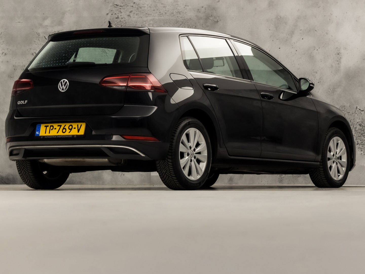 Volkswagen Golf 1.0 TSI Sportline (APPLE CARPLAY, GROOT NAVI, ALCANTARA, DYNAMISCHE KNIPPERLICHTEN, SPORTSTOELEN, STOELVERWARMING, ADAPTIVE CRUISE, PARKEERSENSOREN, NIEUWSTAAT)