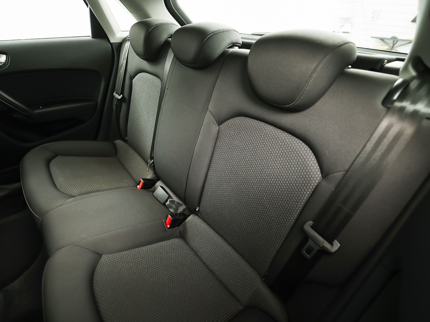 Audi A1 Sportback 1.0 TFSI Sport (NAVIGATIE, 5 DEURS, CLIMATE, STOELVERWARMING, SPORTSTOELEN, PARKEERSENSOREN, LED ACHTERLICHTEN, LM VELGEN, NIEUWE APK, NIEUWSTAAT)
