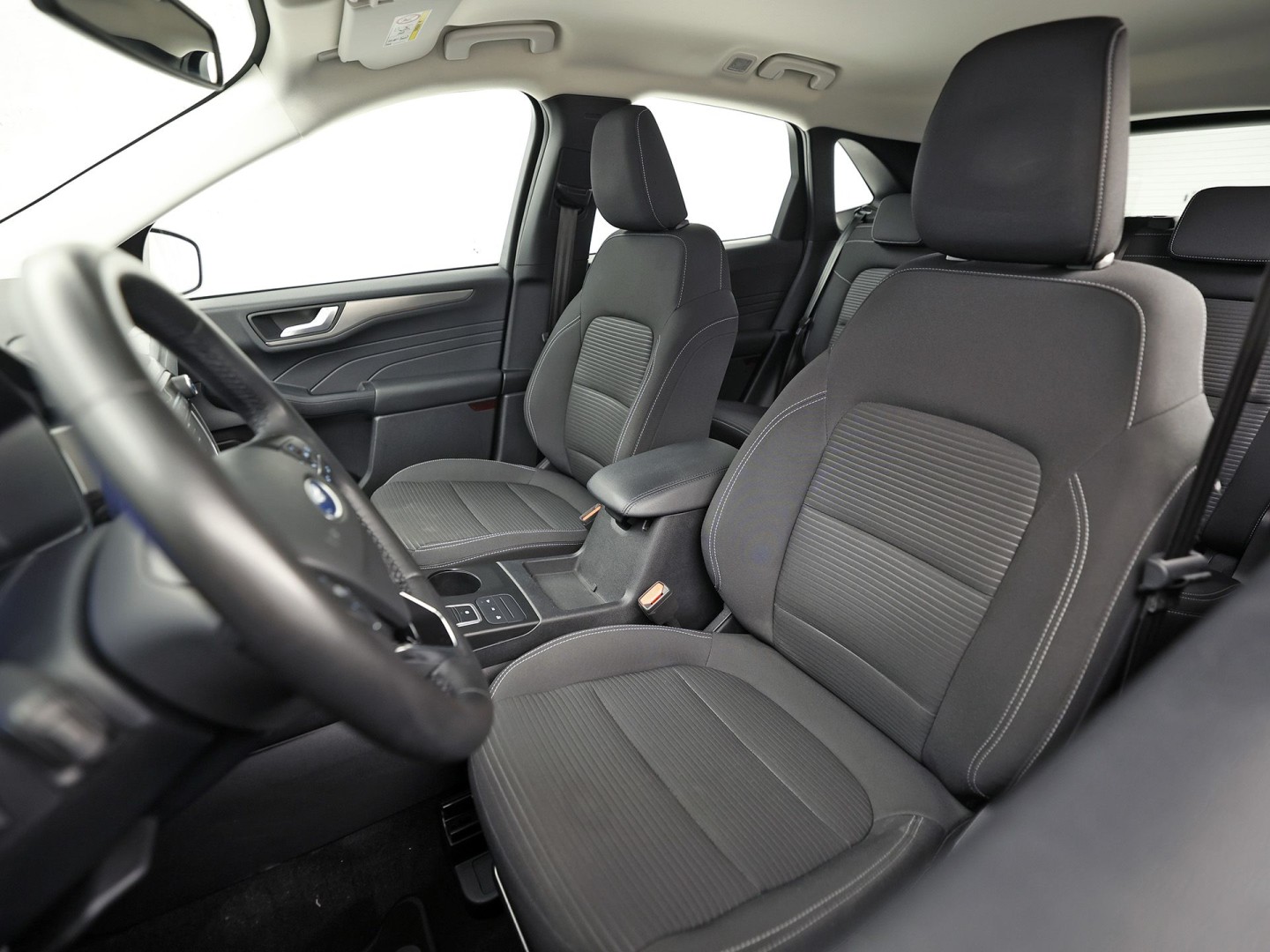 Ford Kuga 2.5 PHEV Titanium Sport 225Pk Automaat (VIRTUAL COCKPIT, SOH 93%, APPLE CARPLAY, GROOT NAVI, CAMERA, SPORTSTOELEN, CRUISE, TREKHAAK, NIEUWSTAAT)