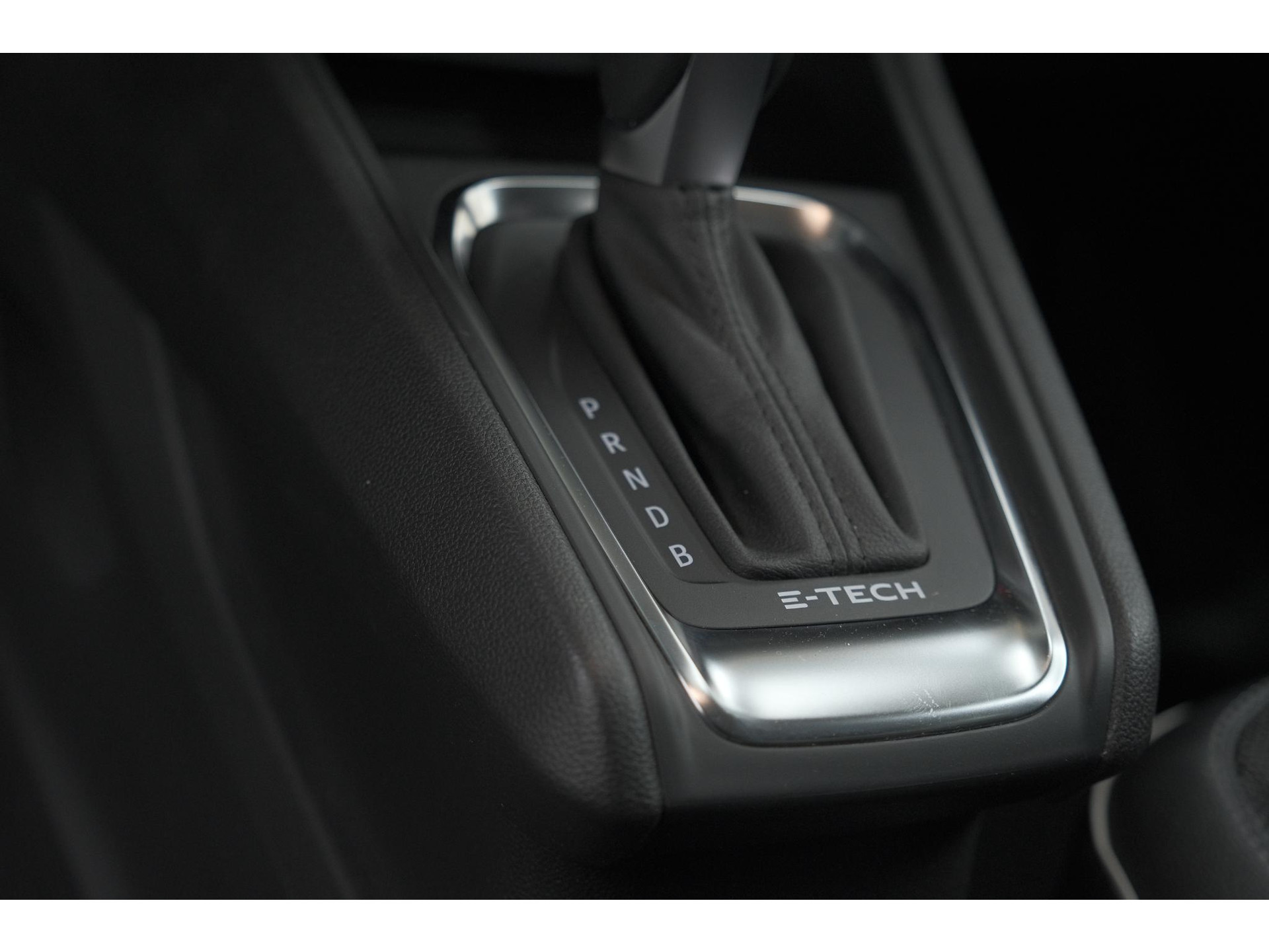 Renault Captur 1.6 E-Tech full hybrid 145 techno | Camera | Parkeersensoren | Climate control | Keyless
