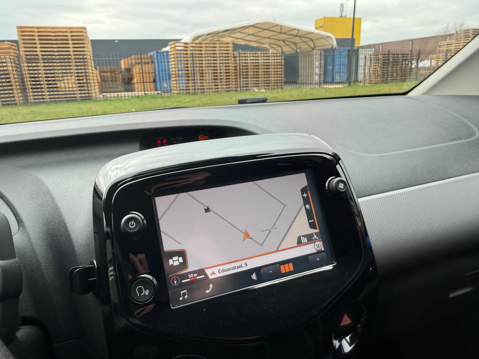 Peugeot 108 1.0 e-VTi Allure TOP! | 2E EIGENAAR | 3/6/12MND GARANTIE| NAVI | CARPLAY | CLIMA | LMV |