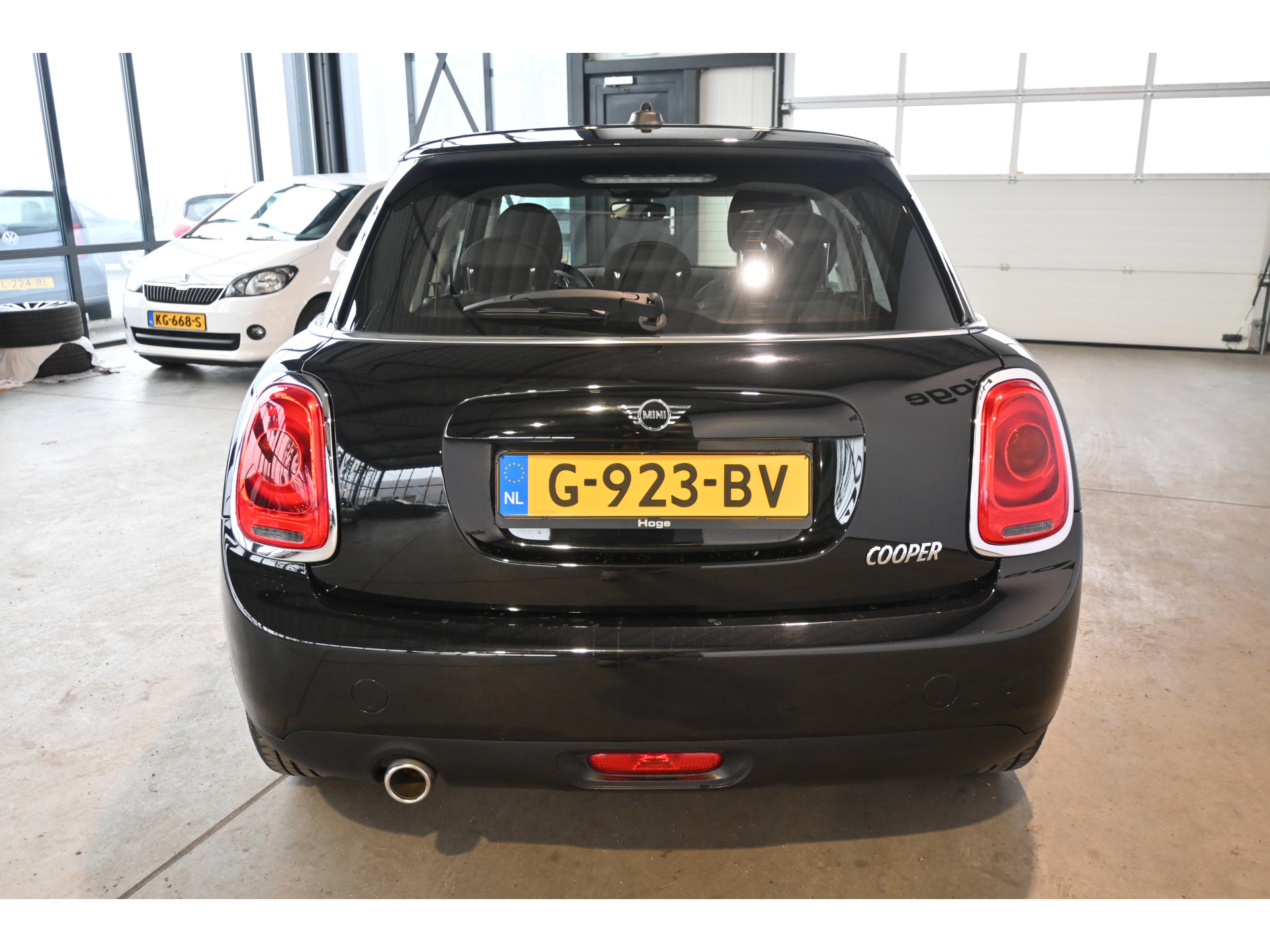 MINI Mini 1.5 Cooper Airco Navigatie LED Cruise Control Direct Leverbaar! Rijklaarprijs Inruil Mogelijk!