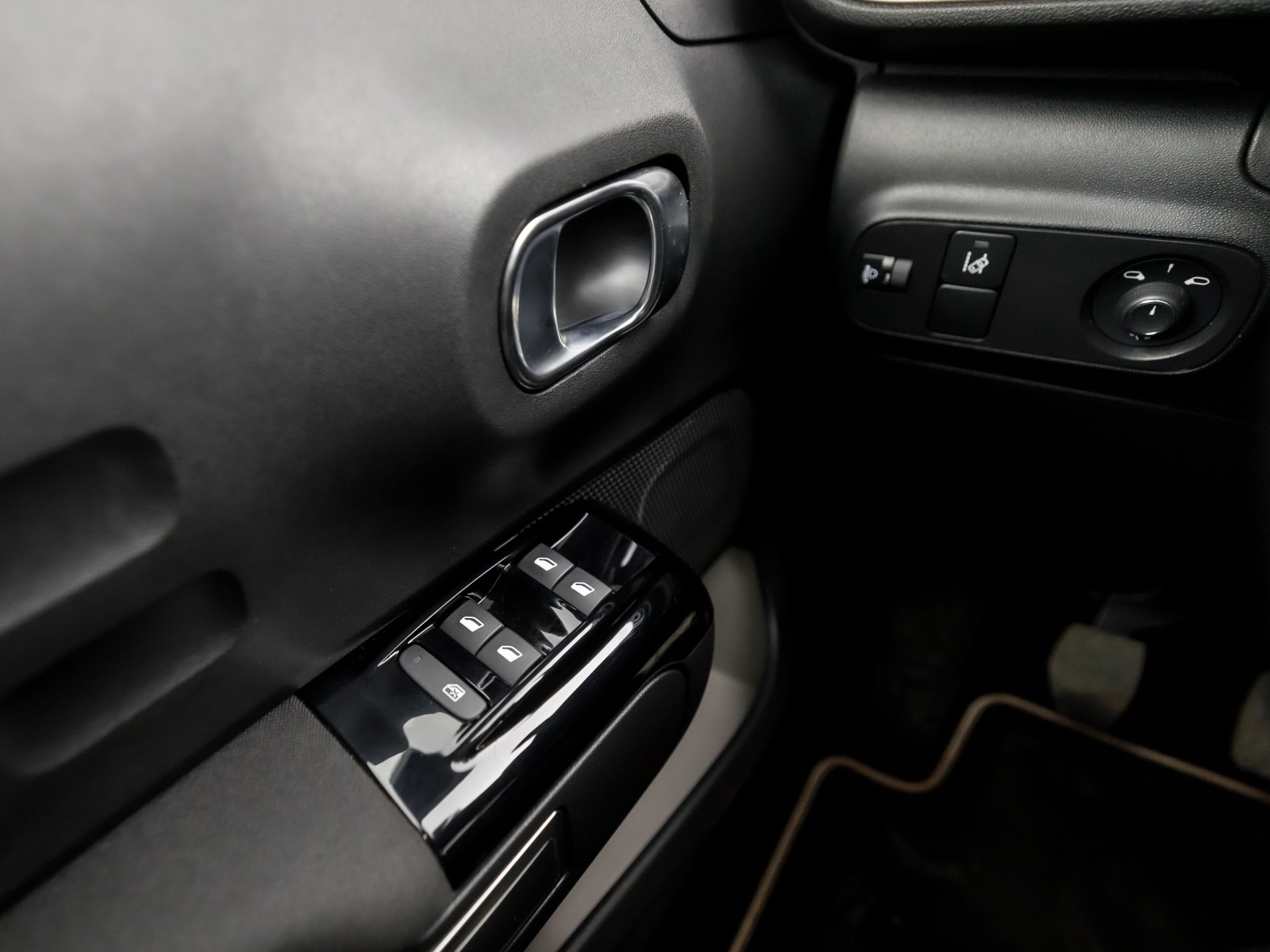 Citroën C3 1.2 PureTech S&S Origins (APPLE CARPLAY, NAVIGATIE, 360 CAMERA, LANE ASSIST, SPORTSTOELEN, LM VELGEN, PARKEERSENSOREN, CRUISE, NIEUWE APK, NIEUWSTAAT)