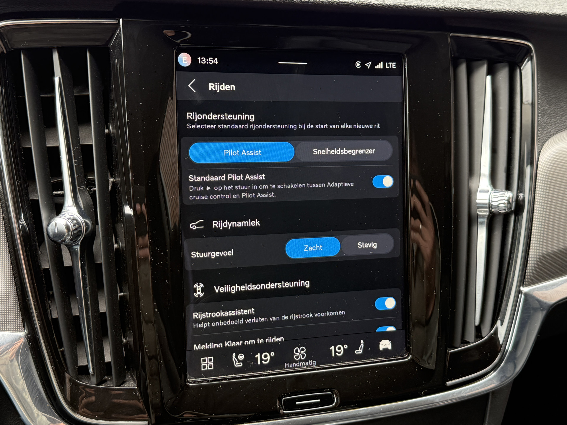 Volvo V90 2.0 B4 Momentum Business | Keyless | Trekhaak | Apple Carplay