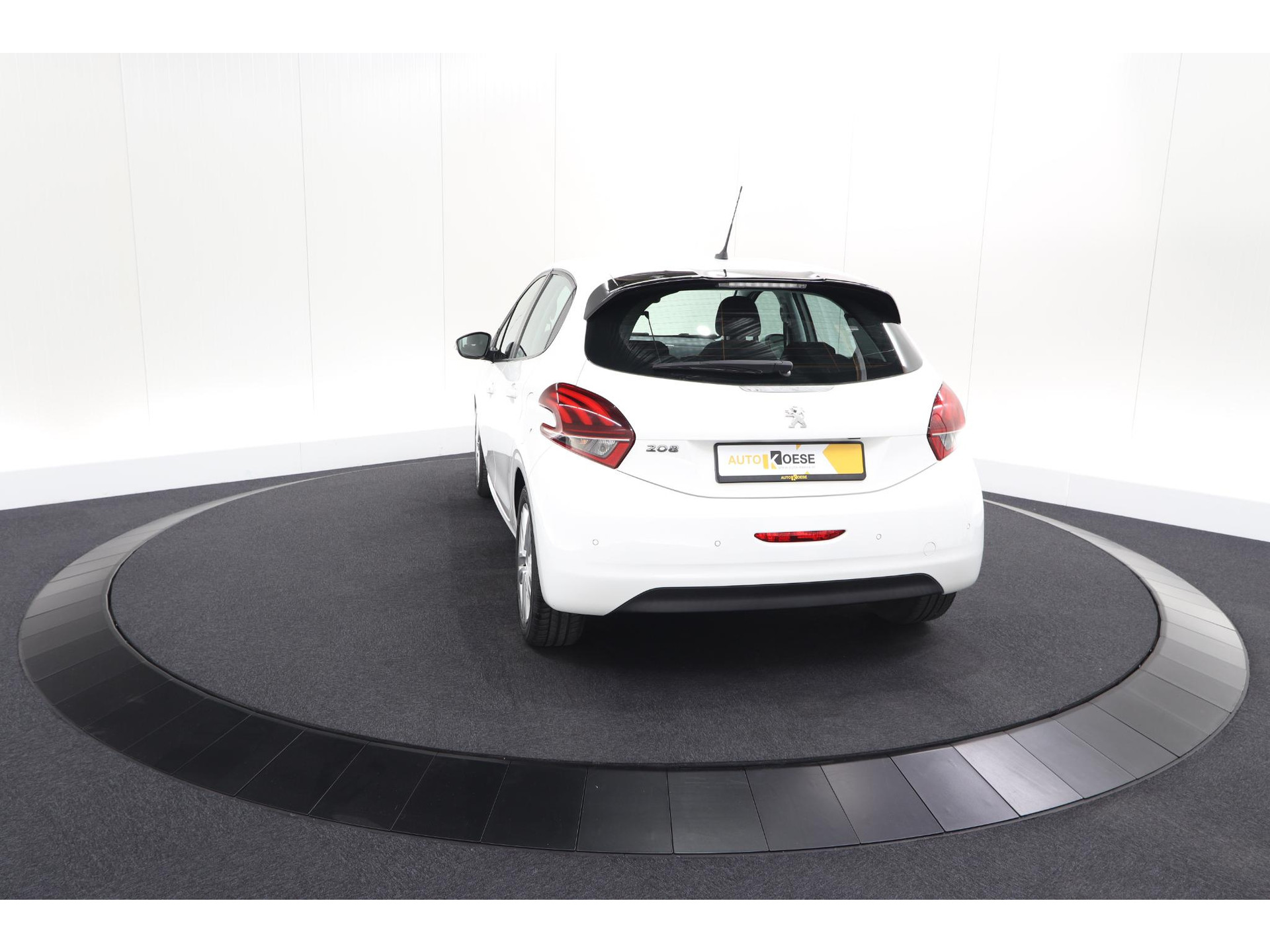 Peugeot 208 PureTech 82 Signature | Parkeersensoren | Apple Carplay | Pack Connect | Armsteun