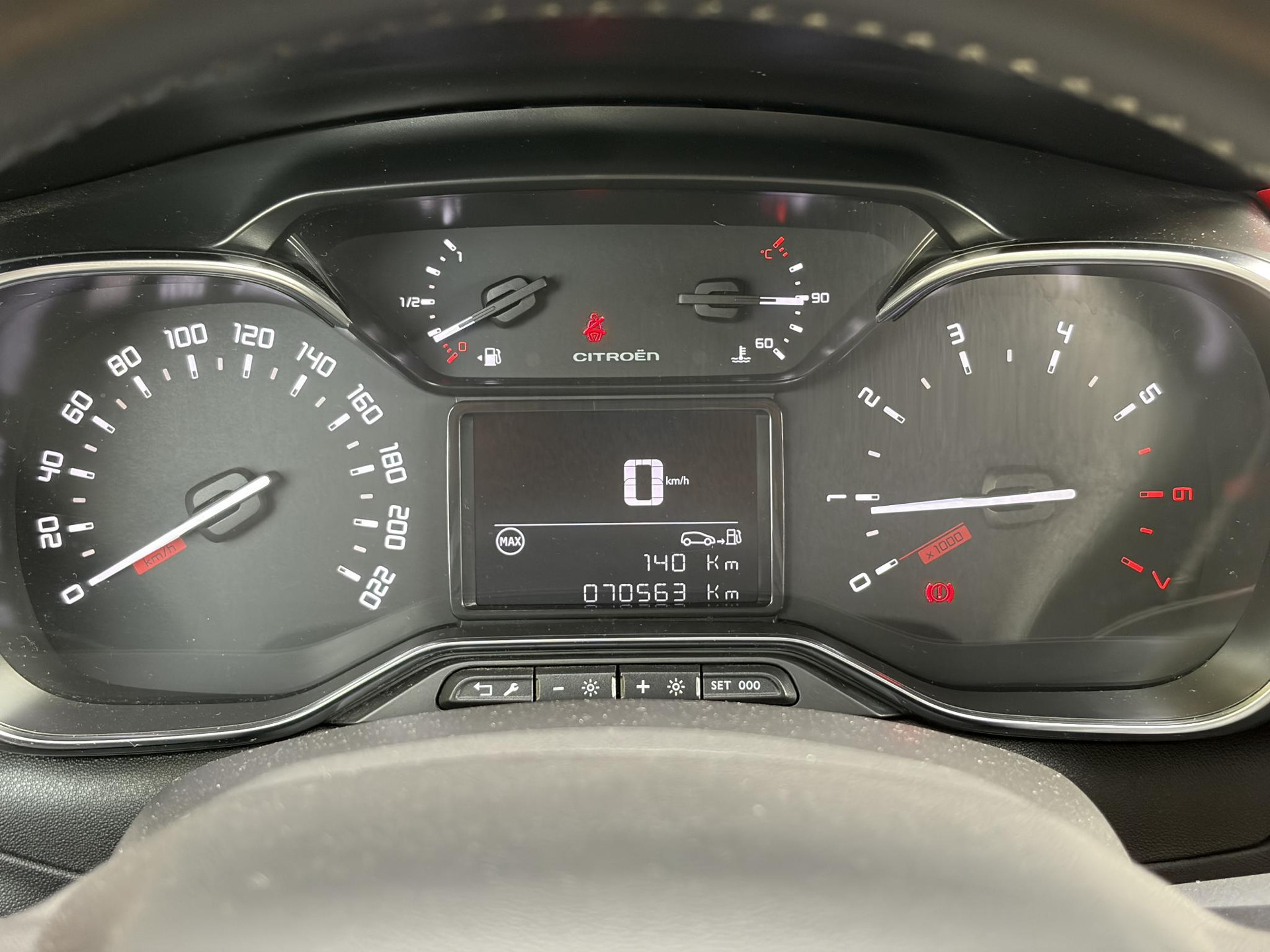 Citroen C3 1.2 PureTech Shine ✓2e Eigenaar✓Camera✓Carplay✓Navi✓Trekhaak✓Pdc✓Clima✓Cruise✓17''Lm velgen✓Rijstrooksensor✓N.A.P✓Apk tot 04-2027