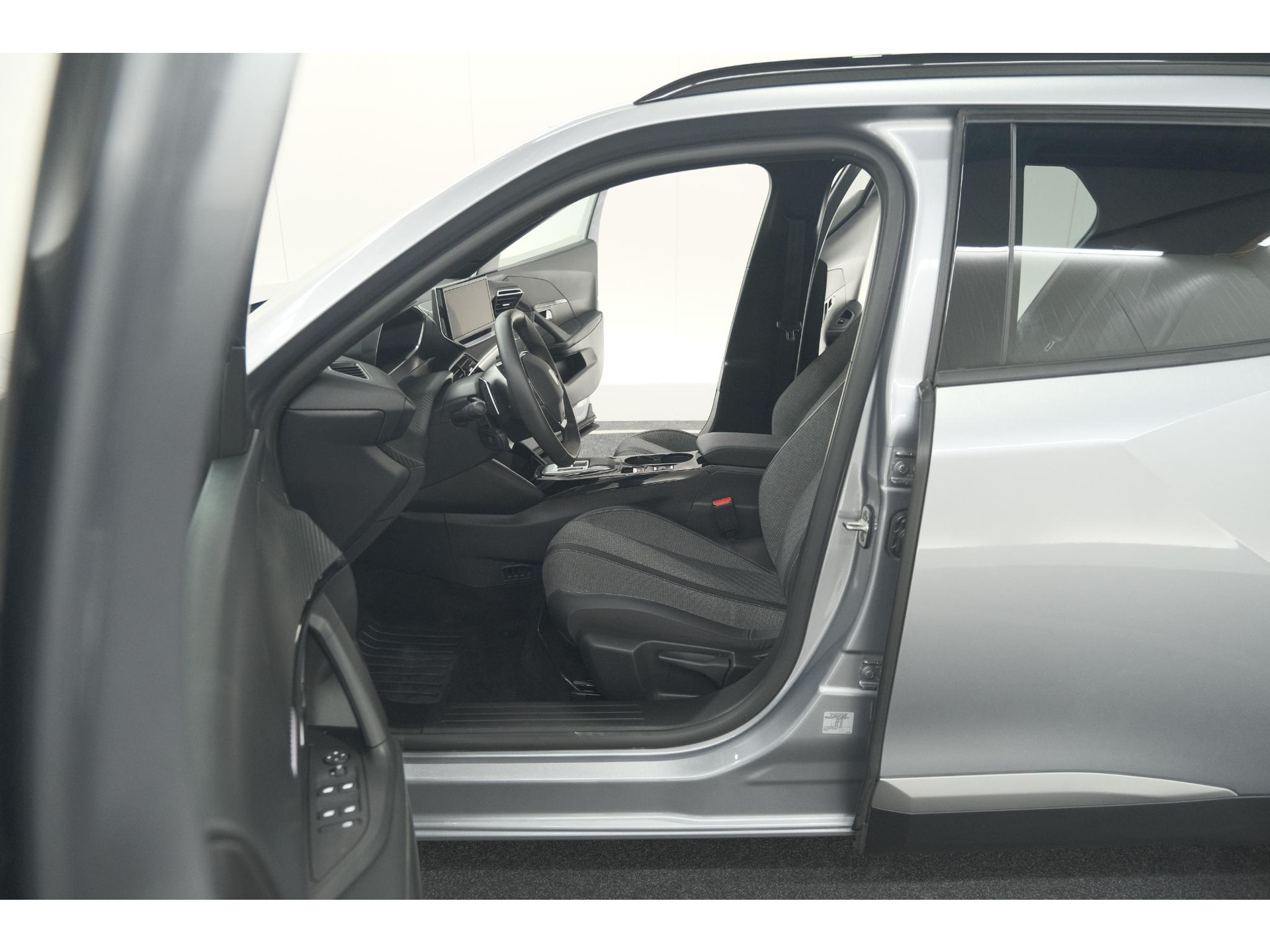 Peugeot 2008 Hybrid 136 e-DCS6 Allure | 360 Camera | Adaptieve Cruise Control | Dodehoekdetectie | Navigatie
