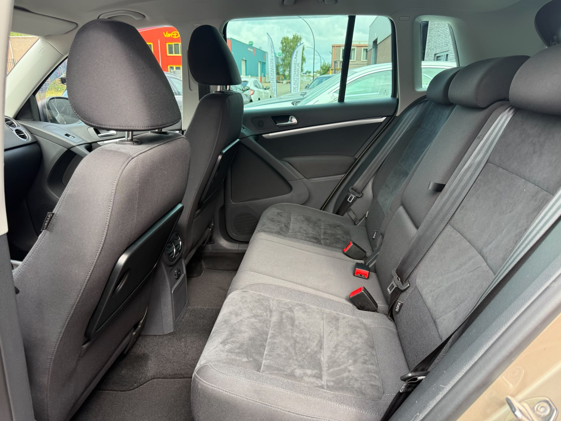 Volkswagen Tiguan 1.4 TSI Sport&Style | 1E EIGENAAR | 3/6/12MND GARANTIE | NAVI | PDC | 160 PK | LAGE KM |