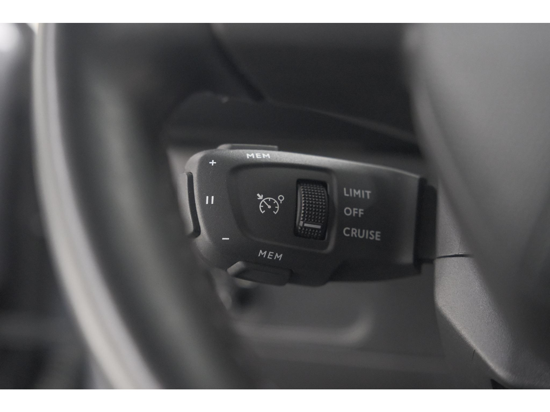 DS 3 Crossback PureTech 100 Montmartre | Parkeersensoren | Apple Carplay | Allseason Banden | Navigatie | Climate Control