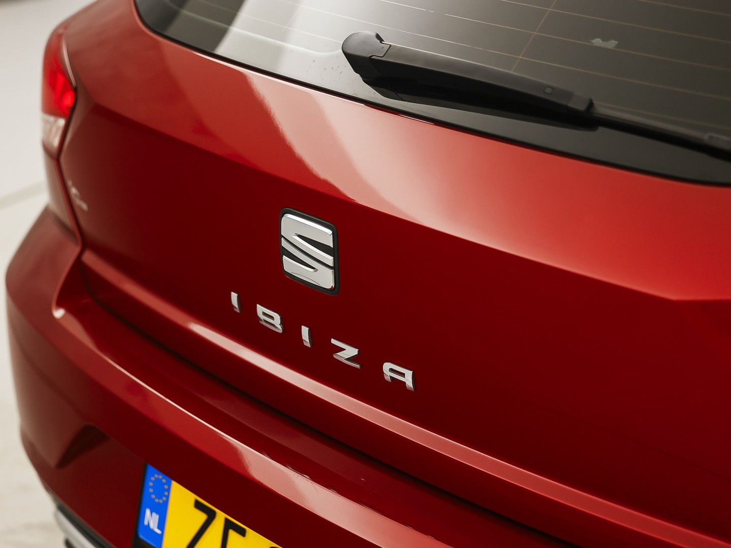 SEAT Ibiza 1.0 Sport (APPLE CARPLAY, GROOT NAVI, CLIMATE, GETINT GLAS, SPORTSTOELEN, LM VELGEN, CRUISE, NIEUWSTAAT)