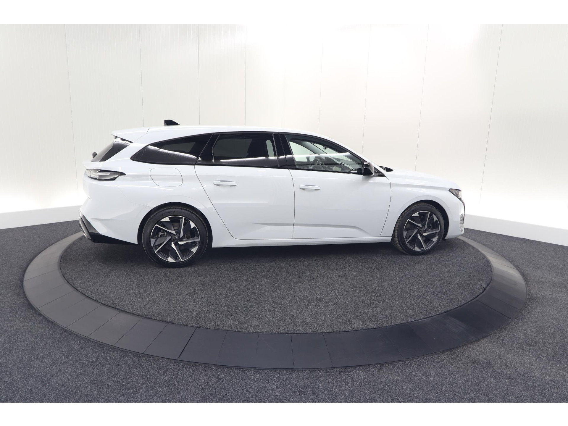 Peugeot 308 SW 1.6 Plug-in Hybrid 180 Allure | Perfecte Staat | 360 Camera | Adaptieve Cruise Control | Navigatie | Apple Carplay