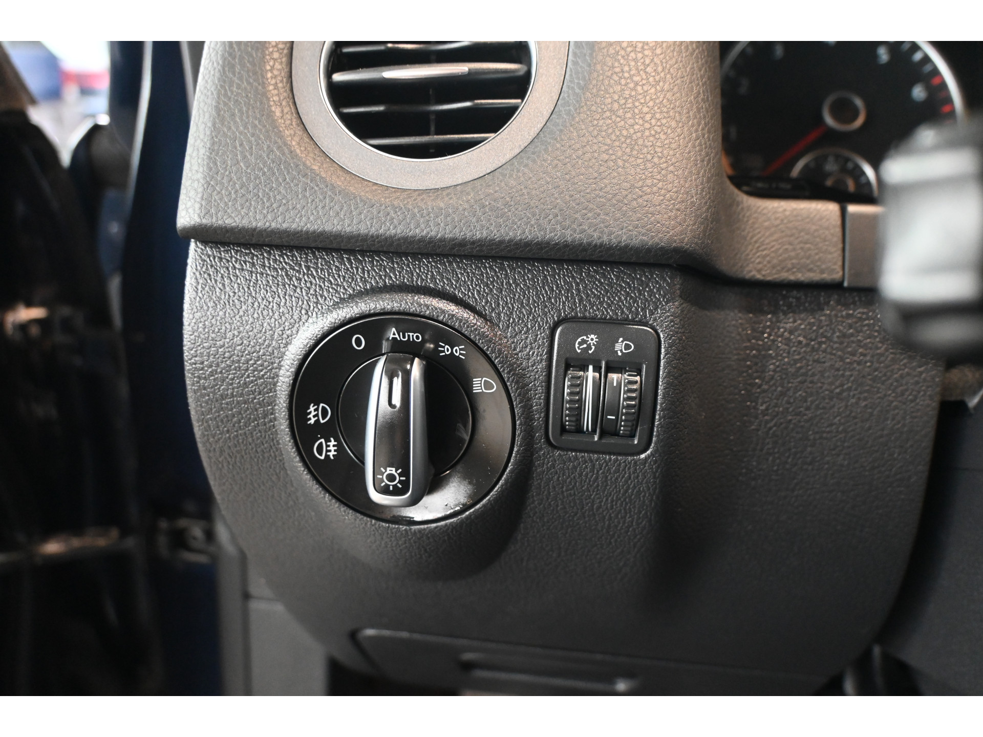 Volkswagen Tiguan 1.4 TSI Sport&Style 4Motion R-line Edition Clima Navigatie Stoelverwarming Goed Onderhouden! Inruil Mogelijk!