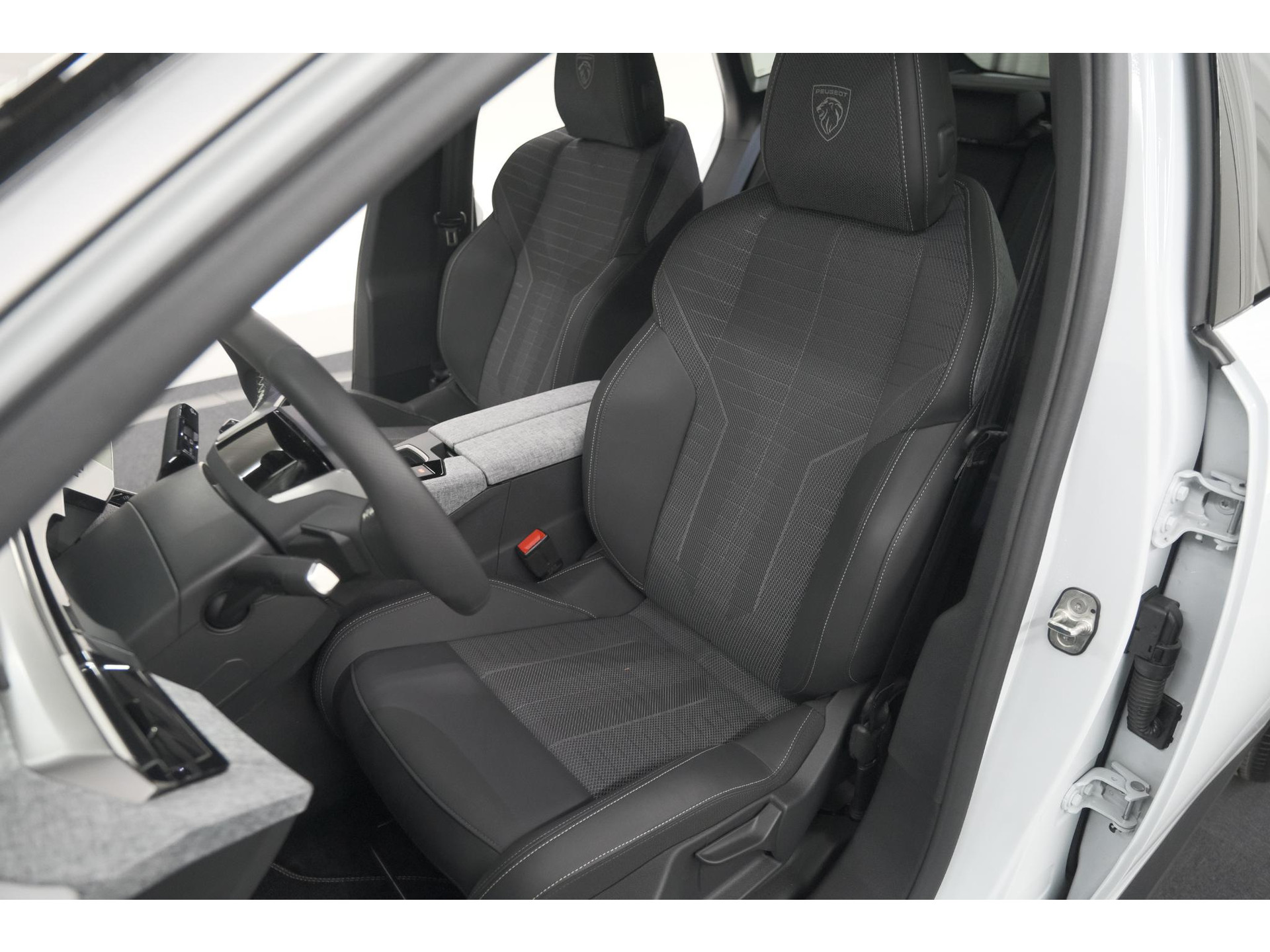 Peugeot 3008 1.2 Hybrid 145 GT | Camera | Adaptieve Cruise Control | Elektrische Kofferklep | Stuurwielverwarming