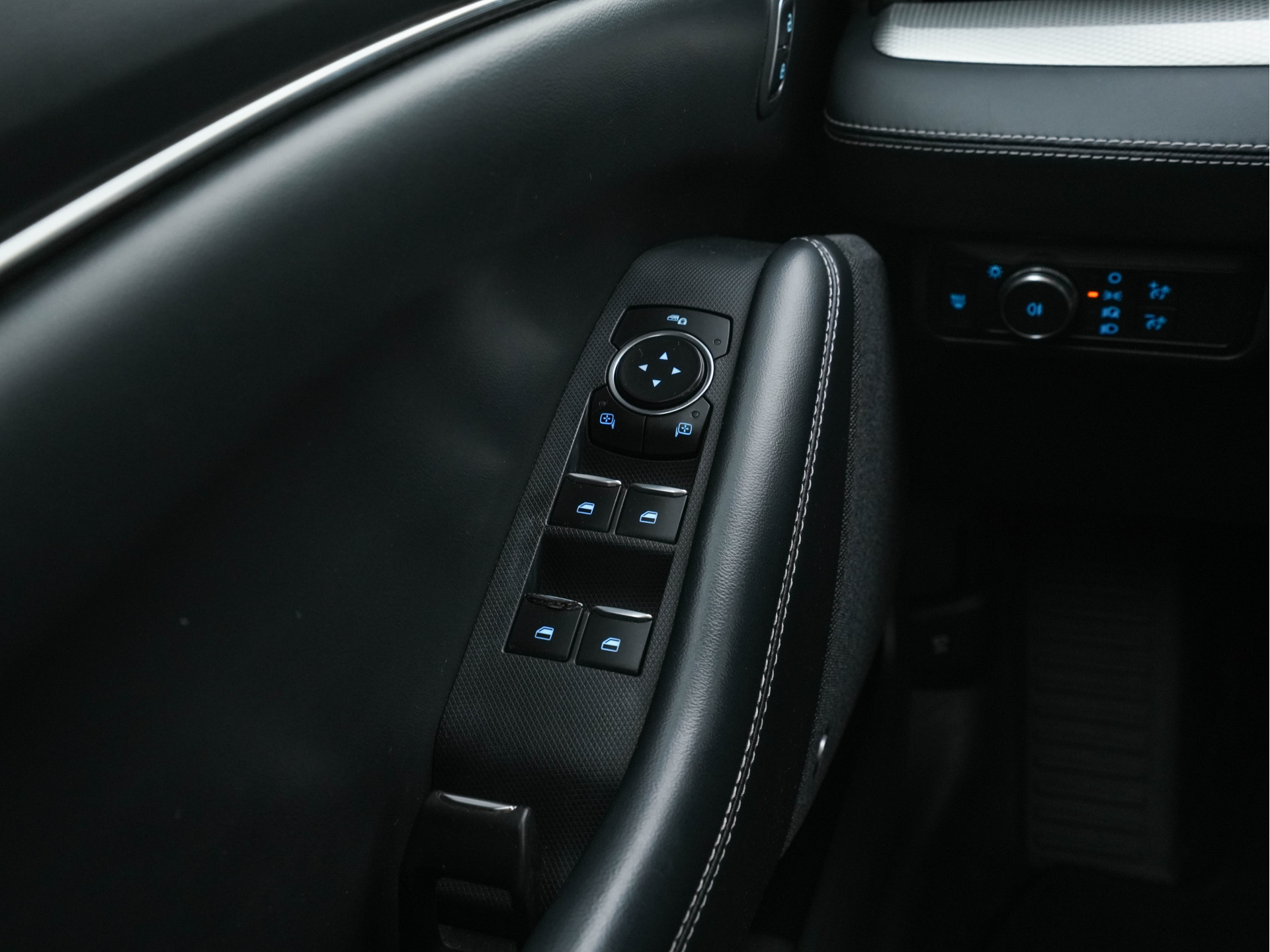 Ford Mustang Mach-E RWD 75 kWh (3-Fase-11 kW) {SOH-90%} (INCL-BTW) Aut.*LEATHER | FULL-LED | DAB | DIGI-COCKPIT | KEYLESS | NAVI-FULLMAP | CARPLAY | HEATED-COMFORTSEATS | TOPVIEW |  ADAPTIVE-CRUISE | PRIVACY-GLASS | 18'' ALU*