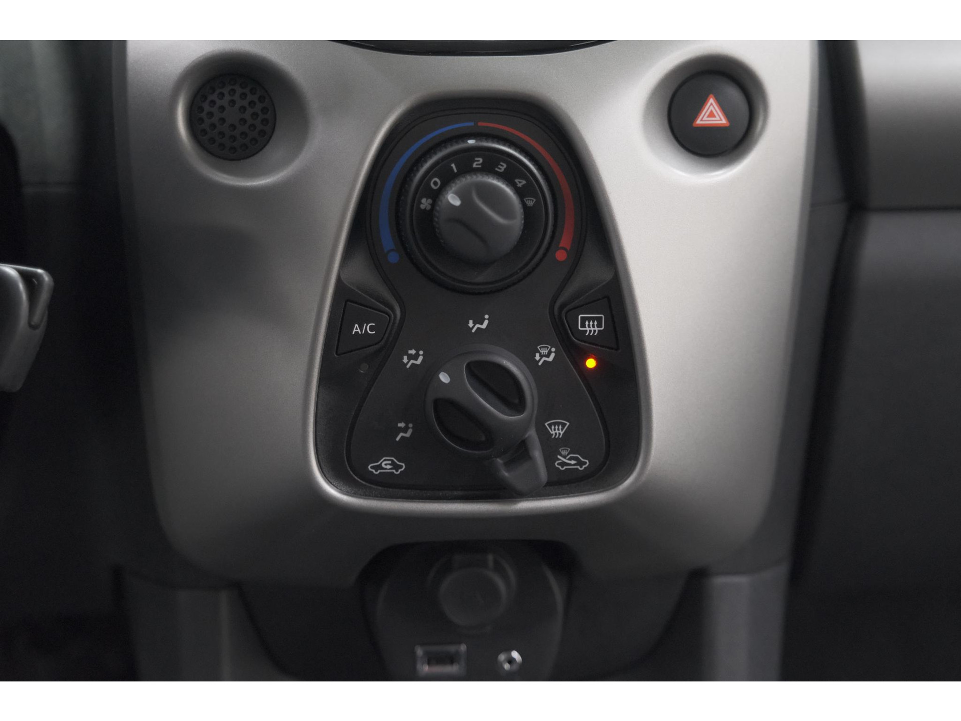 Citroen C1 1.0 e-VTi Feel | Camera | Airco | Lichtmetalen Velgen | DAB | 5 Deurs