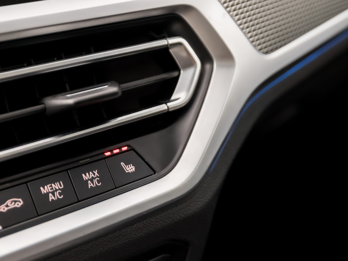 BMW 3 Serie 330e M Sport High Executive 292Pk Automaat (PANORAMADAK, M PAKKET, APPLE CARPLAY, CAMERA, LEDER/ALCANTARA, SFEERVERLICHTING, GETINT GLAS, ELEK ACHTERKLEP, STOELVERWARMING, NIEUWSTAAT)