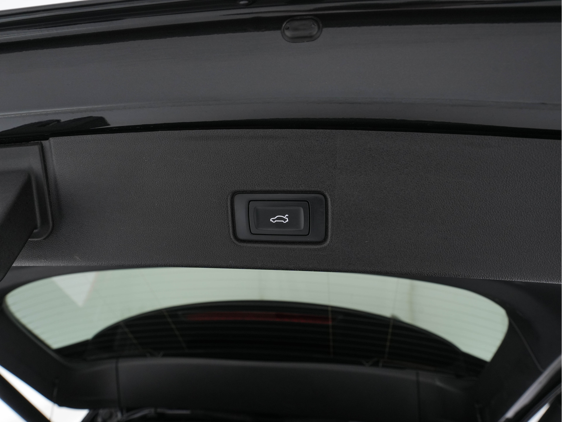 Audi Q4 e-tron 40 Launch edition Advanced Plus 77 kWh (3-Fase-11 kW) {SOH-93%} (INCL-BTW) *HEATPUMP | ADAPT-CRUISE | MATRIX-LED | NAVI-FULLMAP | KEYLESS | CAMERA | DIGI-COCKPIT | DAB | AMBIENT-LIGHT | HEATED-SPORTSEATS | SHIFT-PADDLES | PRIVACY-GLASS | 19