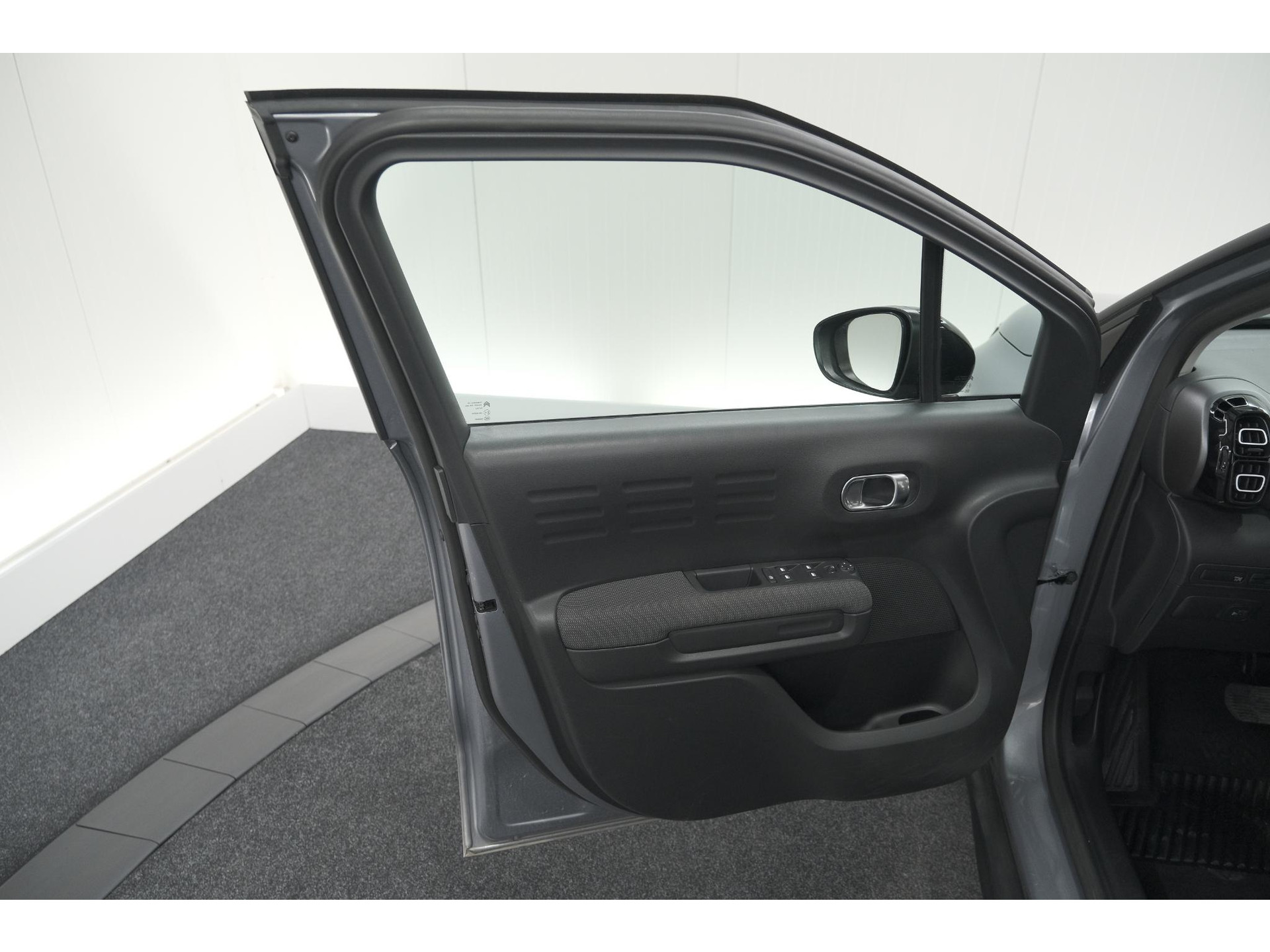 Citroen C3 Aircross PureTech 130 EAT6 Max | Parkeersensoren | Stoelverwarming | Apple Carplay | 16 Inch Lichtmetalen Velgen