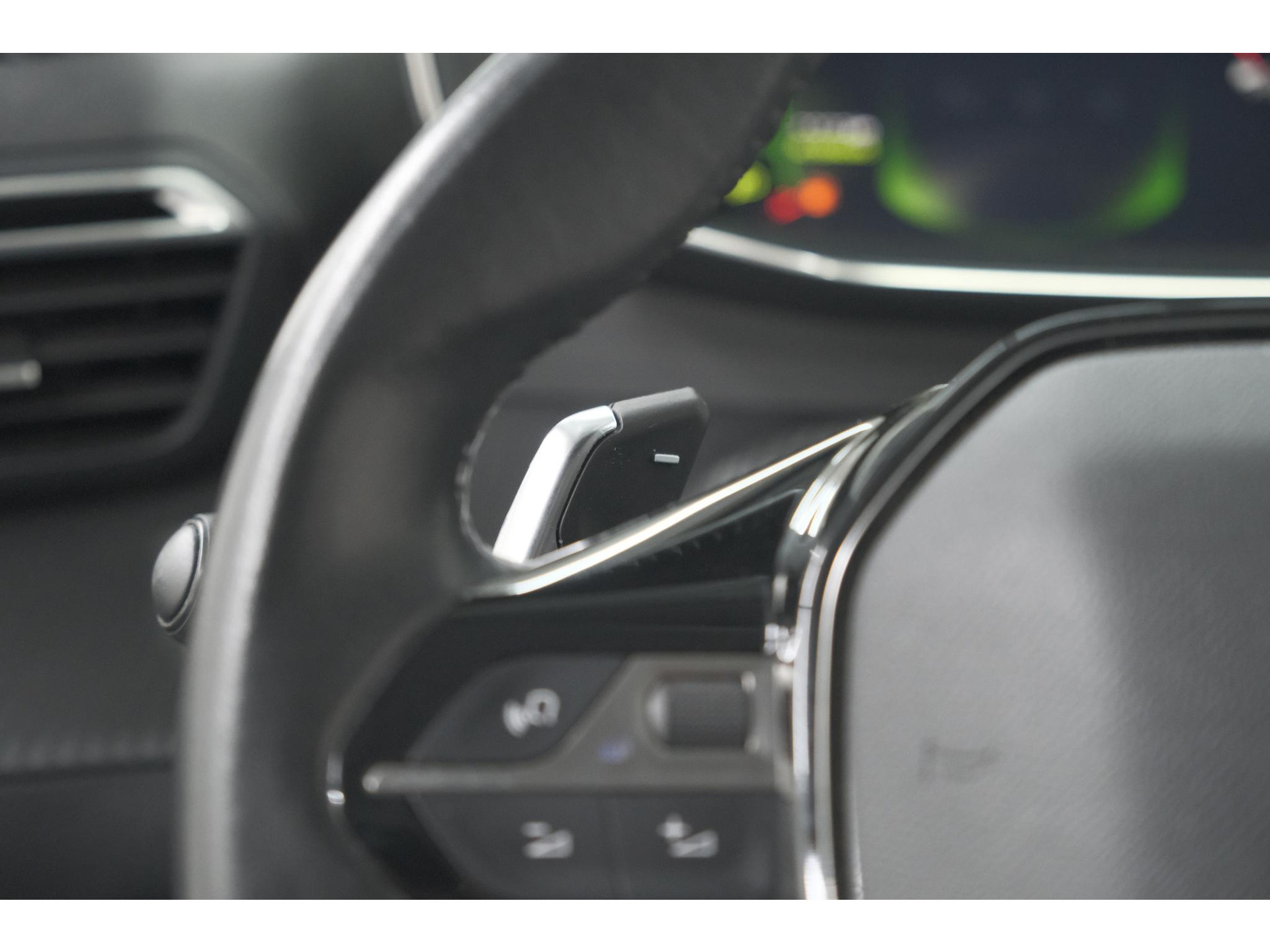 Peugeot 2008 PureTech 130 EAT8 Allure Pack | Stoelverwarming | Adaptieve Cruise Control | Camera