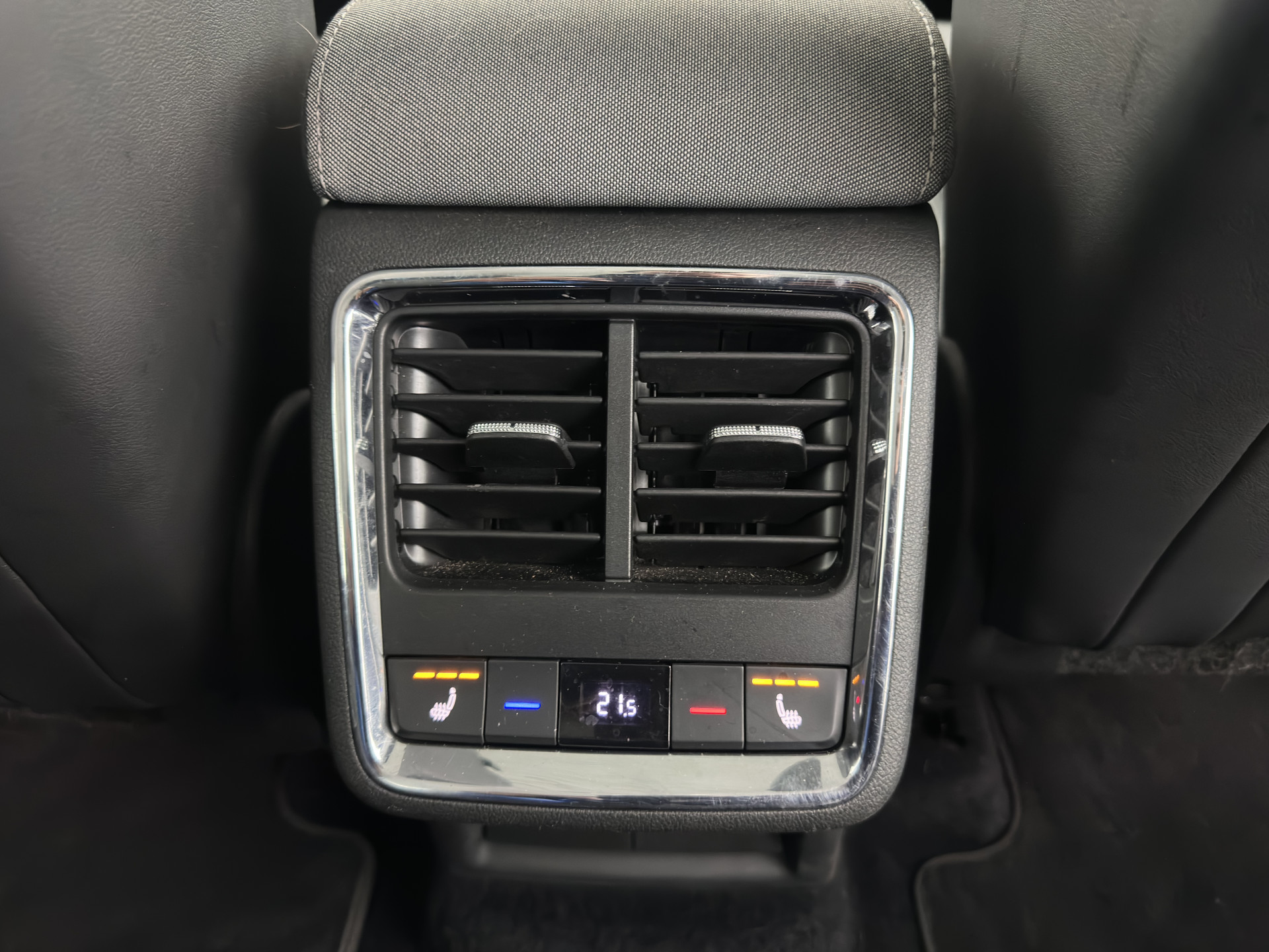 ŠKODA Enyaq iV 80 [ 3-Fase ] {SOH-88% } (INCL-BTW) *LEATHER-FABRIC | FULL-LED | DIGI-COCKPIT | CAMERA | KEYLESS | NAVI-FULLMAP | AMBIENT-LIGHT | ECC | HEATED-COMFORTSEATS | DAB+ | PDC | CRUISE | CARPLAY | TOWBAR | 19"ALU*