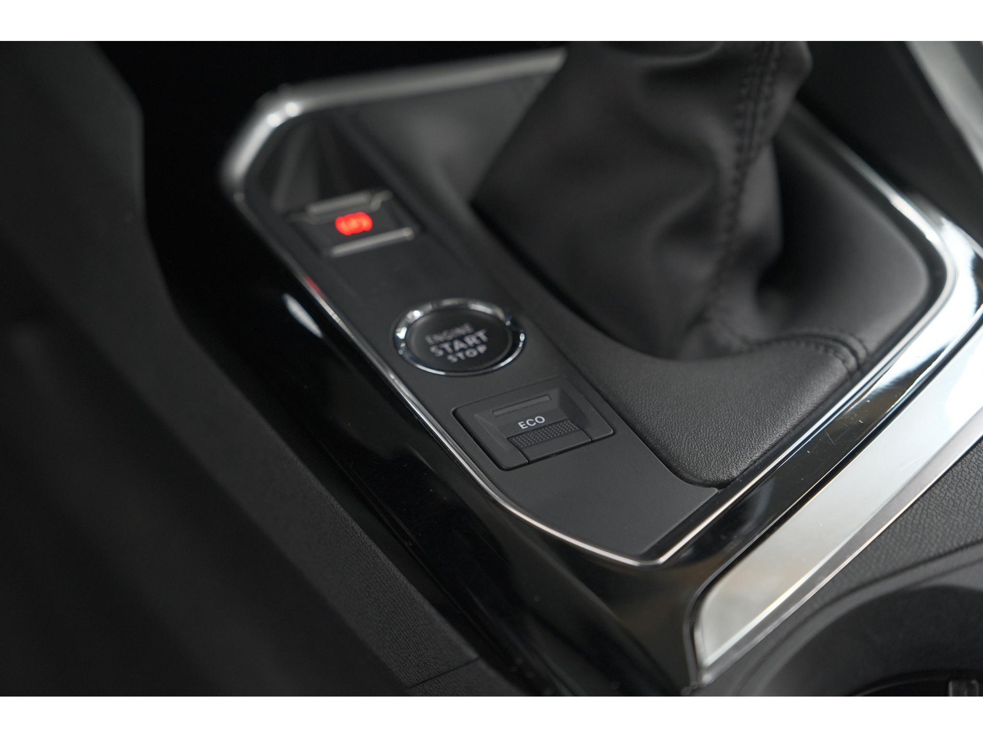 Peugeot 3008 PureTech 130 Allure | Trekhaak | Camera | Dodehoekdetectie | Navigatie