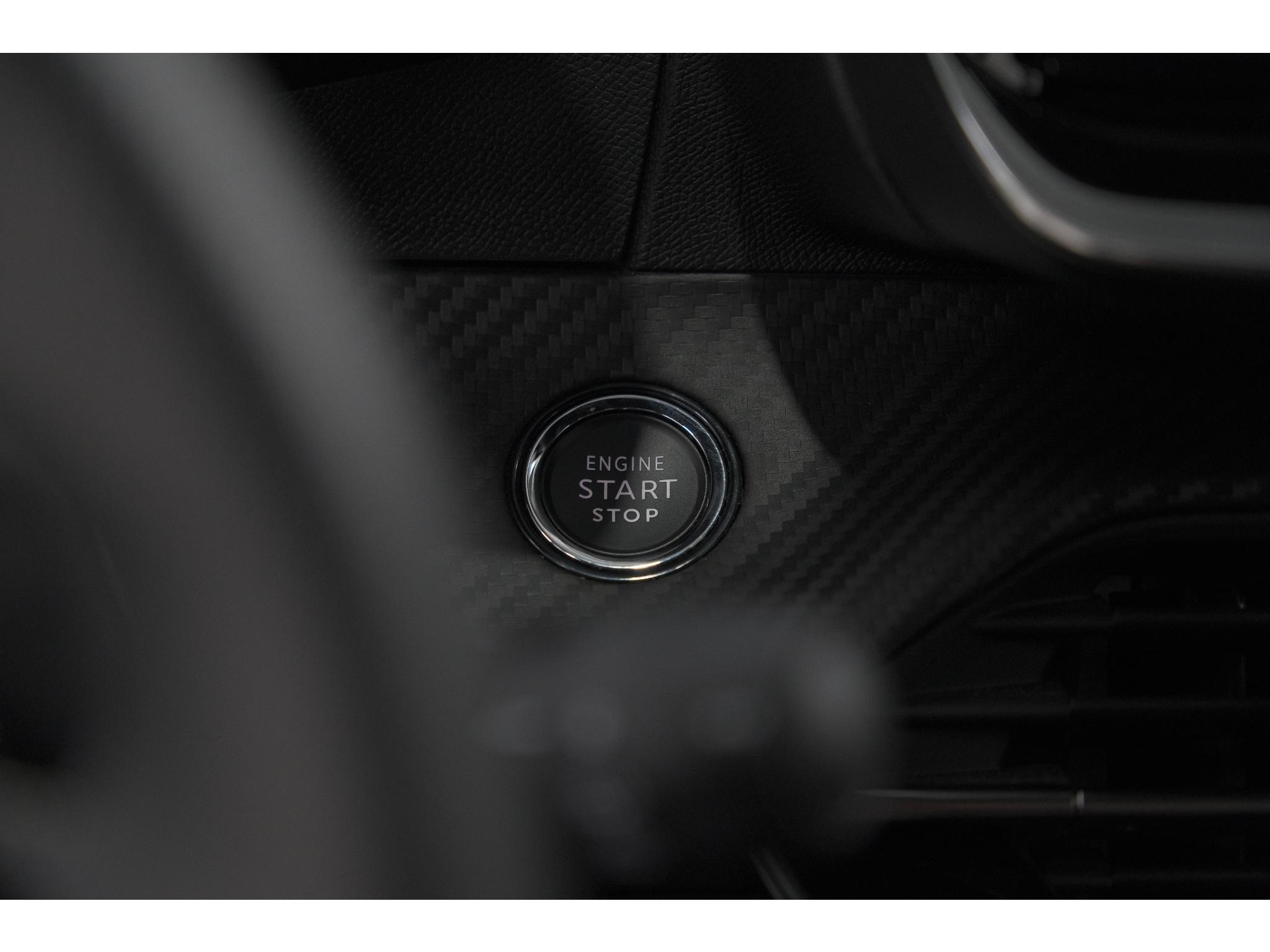 Peugeot 2008 1.2 Hybrid 136 GT | 360 Camera | Adaptieve Cruise Control | Navigatie | Dodehoekdetectie