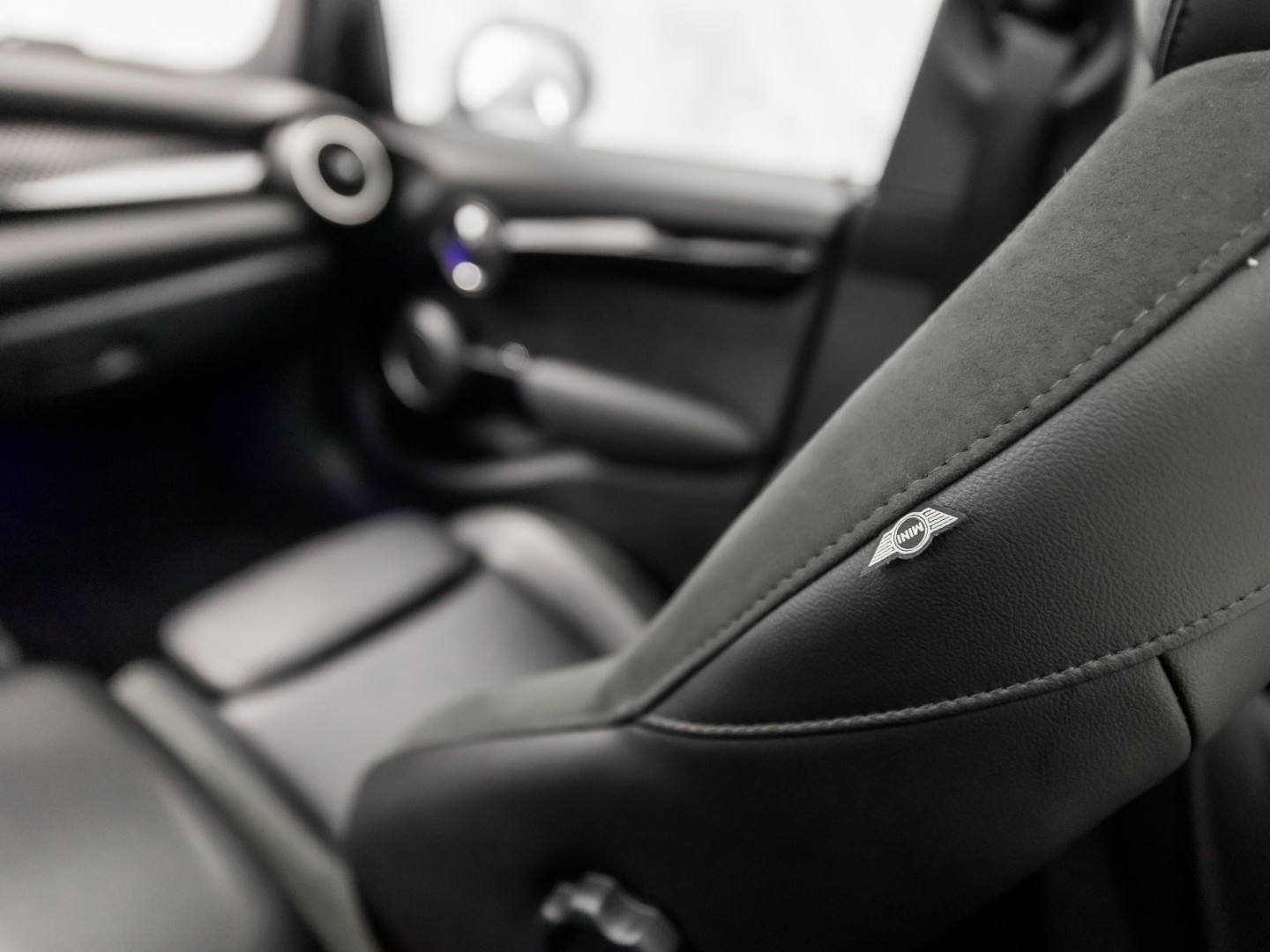 MINI 5-deurs 2.0 Cooper S Chili Edition 192Pk Automaat (PANORAMADAK, GROOT NAVI, HEAD-UP DISPLAY, LEDER, STOELVERWARMING, SPORTSTOELEN, GETINT GLAS, PARKEERSENSOREN, NIEUWSTAAT)