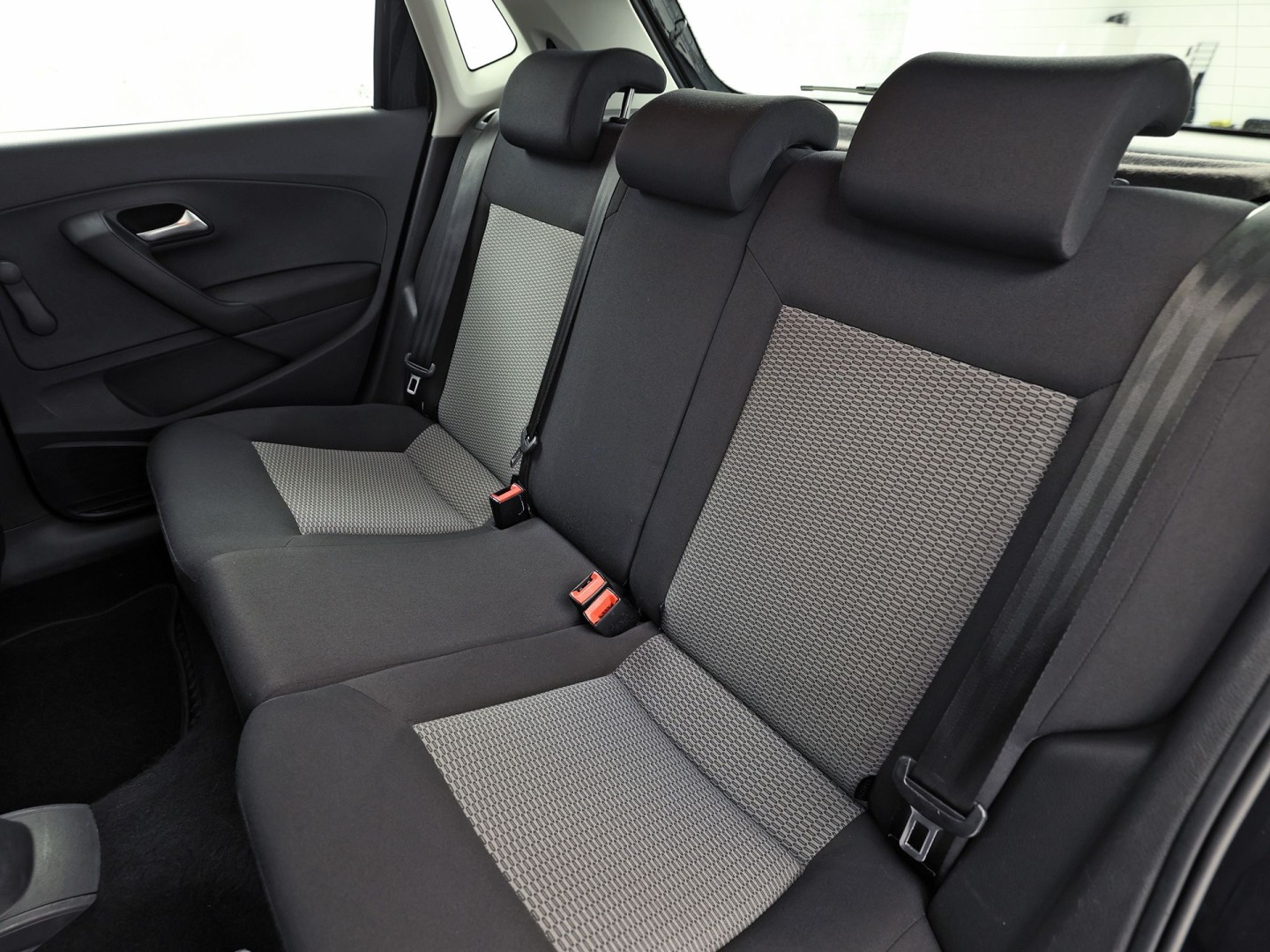 Volkswagen Polo 1.2 Feel (5 DEURS, AIRCO, ELEK RAMEN, SPORTSTOELEN, NIEUWE APK, NIEUWSTAAT)