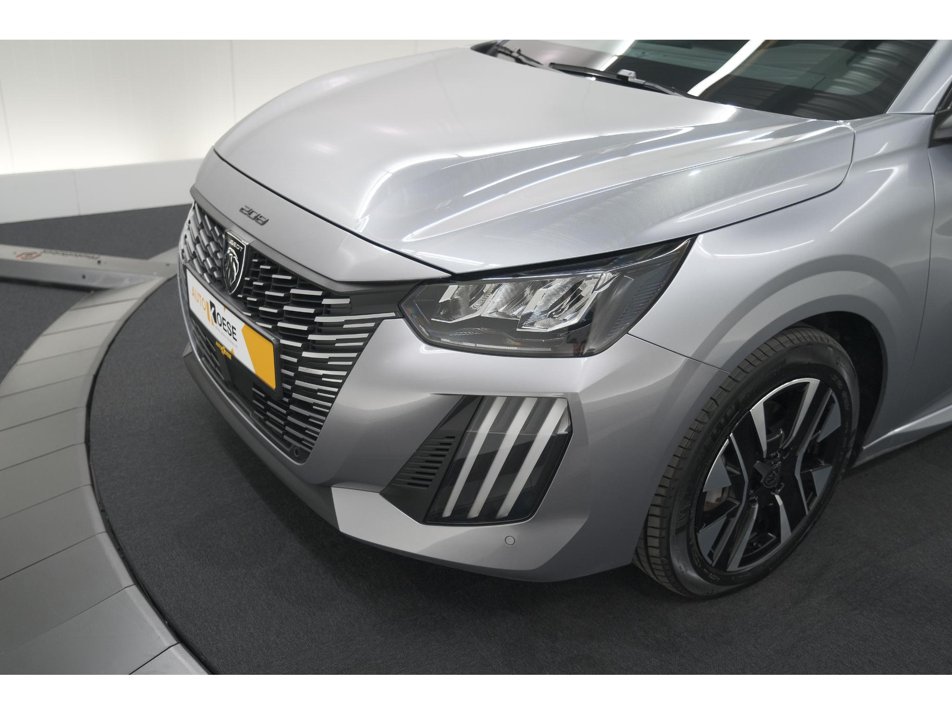 Peugeot 208 1.2 Hybrid 110 e-DCS6 Allure | Apple Carplay | Parkeersensoren Voor + Achter | Climate Control