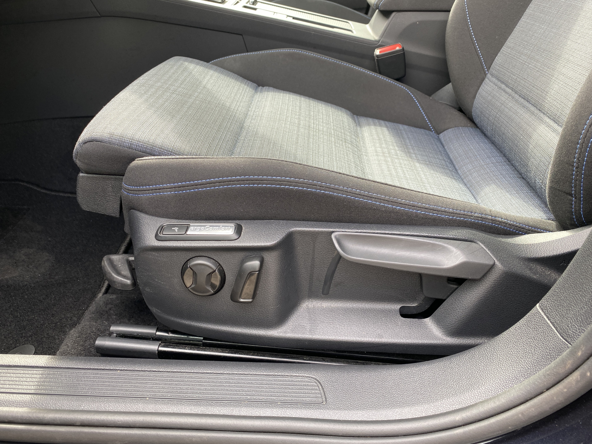 Volkswagen Passat Variant 1.4 TSI PHEV GTE Business | 1e eigenaar | navigatie | trekhaak | panoramadak | virtual cockpit | camera | BTW