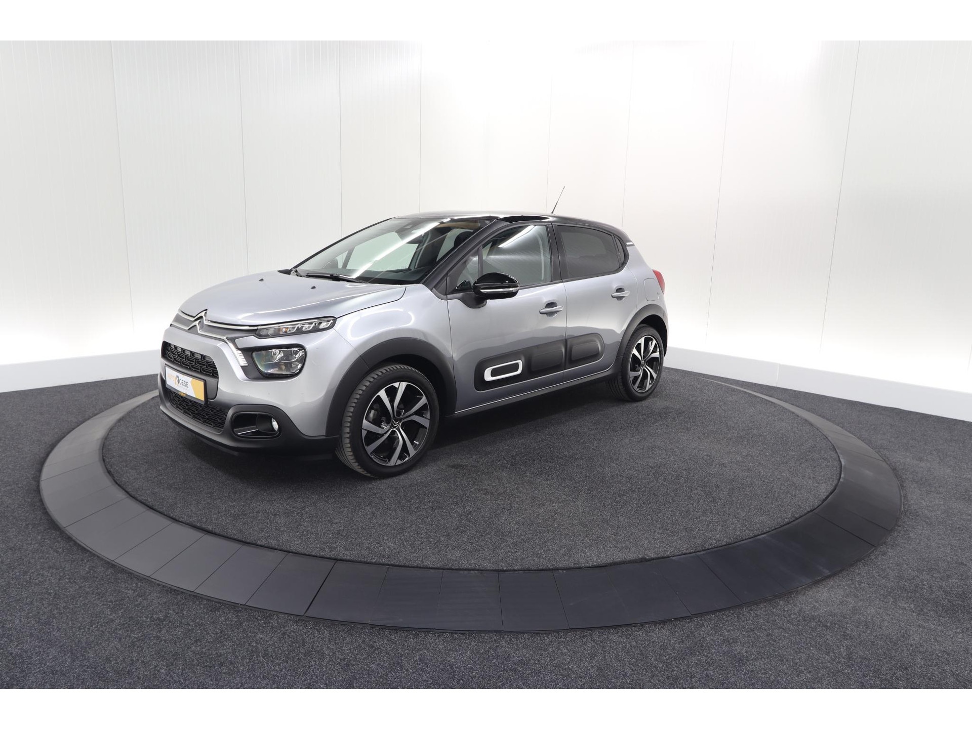 Citroen C3 PureTech 110 EAT6 Shine | Camera | Navigatie | Parkeersensoren | Apple Carplay | 17 Inch Lichtmetalen Velgen